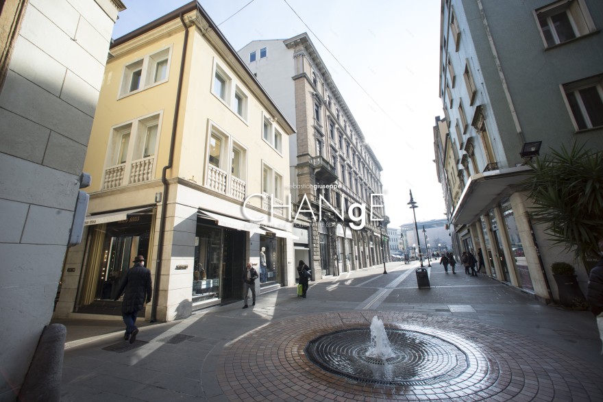 变化的线条之美 · 意大利商店室内设计-36