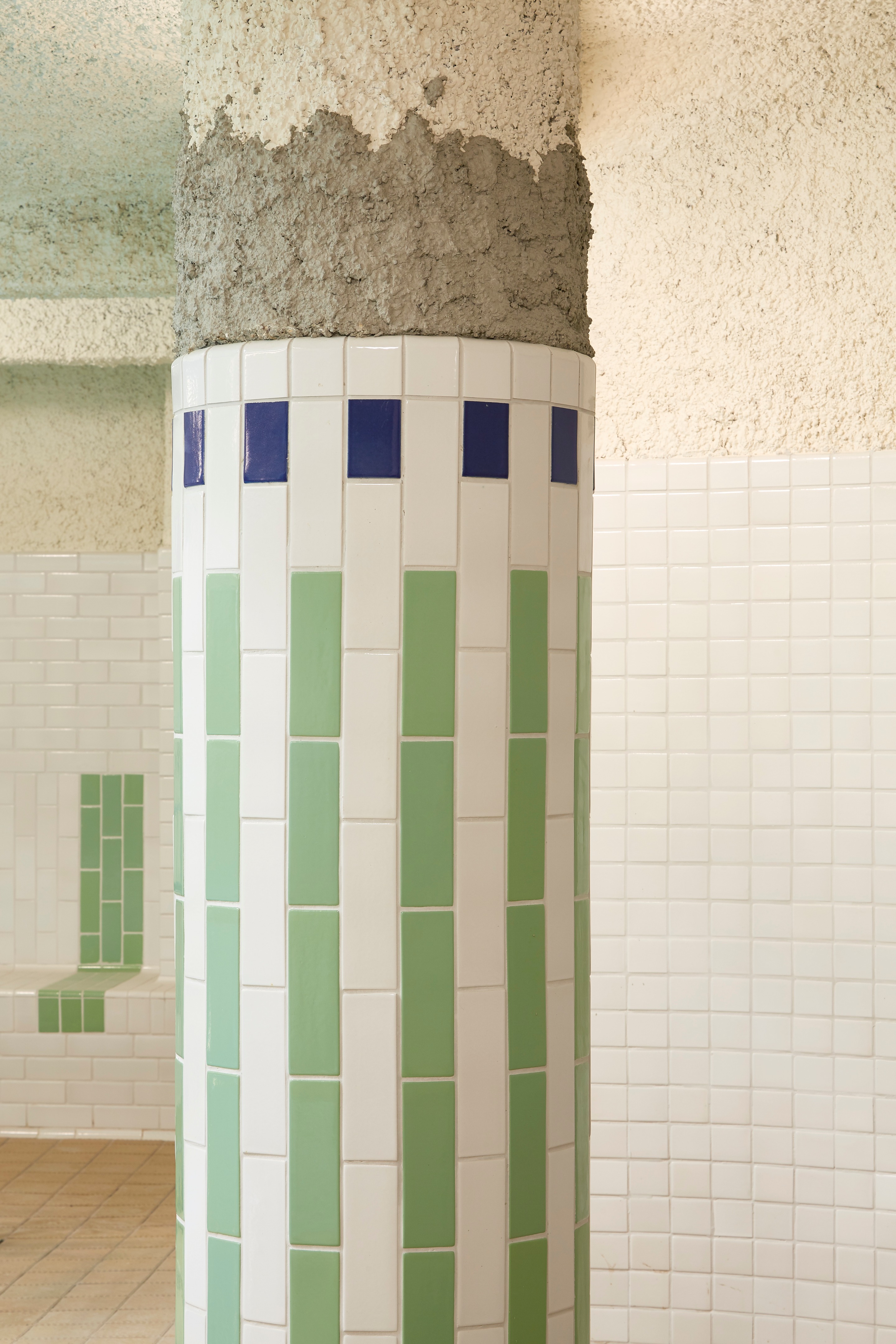 巴黎历史建筑泳池的现代复兴-12