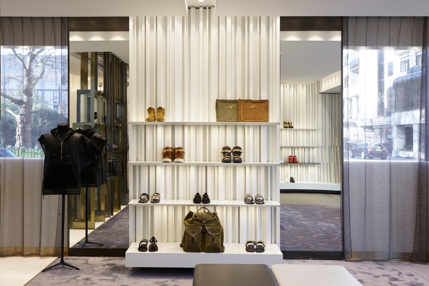 伦敦 Giuseppe Zanotti 男士专卖店 - 传统意式风情与现代空间的完美融合-10