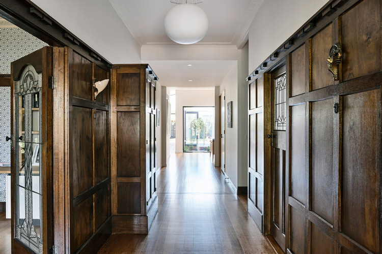 澳洲巴拉拉特湖畔老屋的现代改造-17