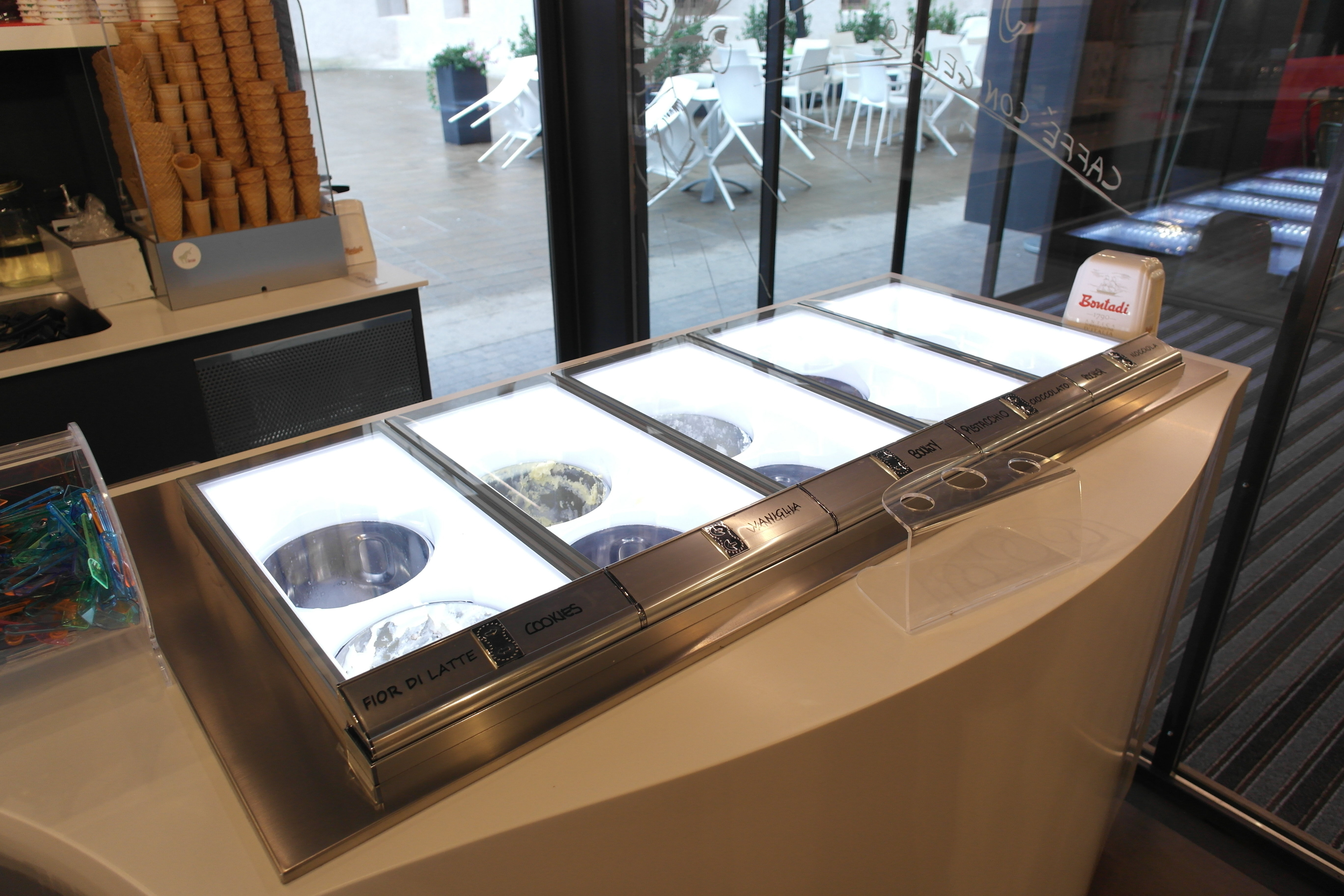 创意玩具店里的意大利手工冰淇淋-21