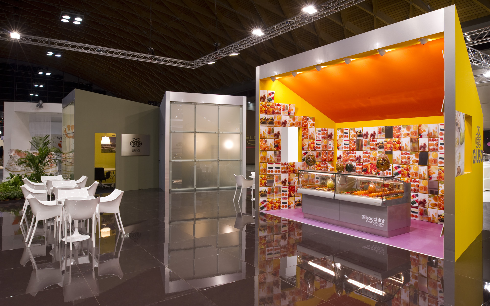 颠覆传统，400 平米展位诠释现代关系美学-2