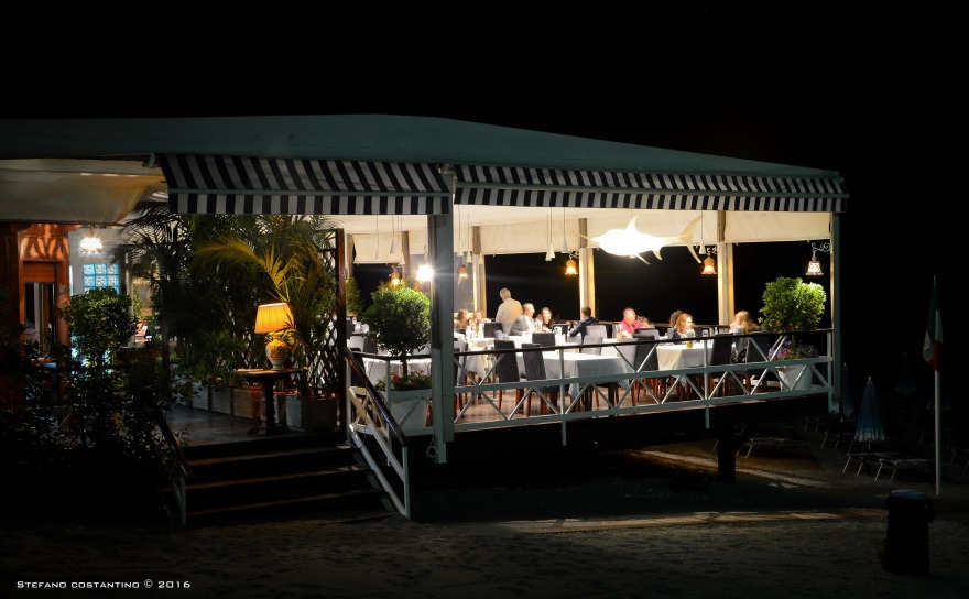 光怪陆离的海底餐厅-15