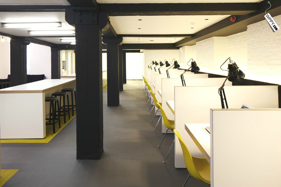 英国伦敦的黑白建筑办公楼-3