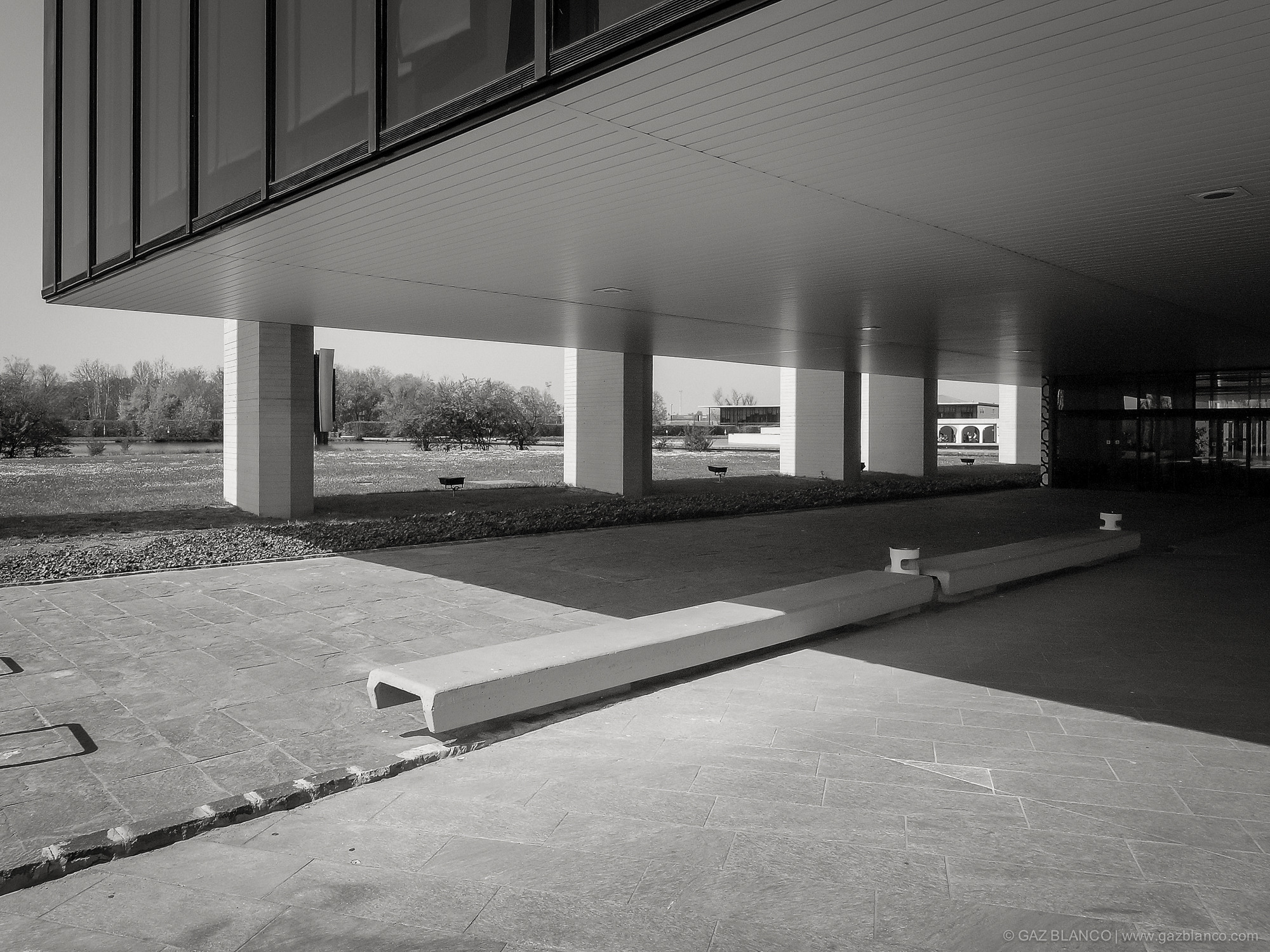 奥斯卡·尼迈耶的意大利 Mondadori 大厦 | 现代建筑的华美乐章-10