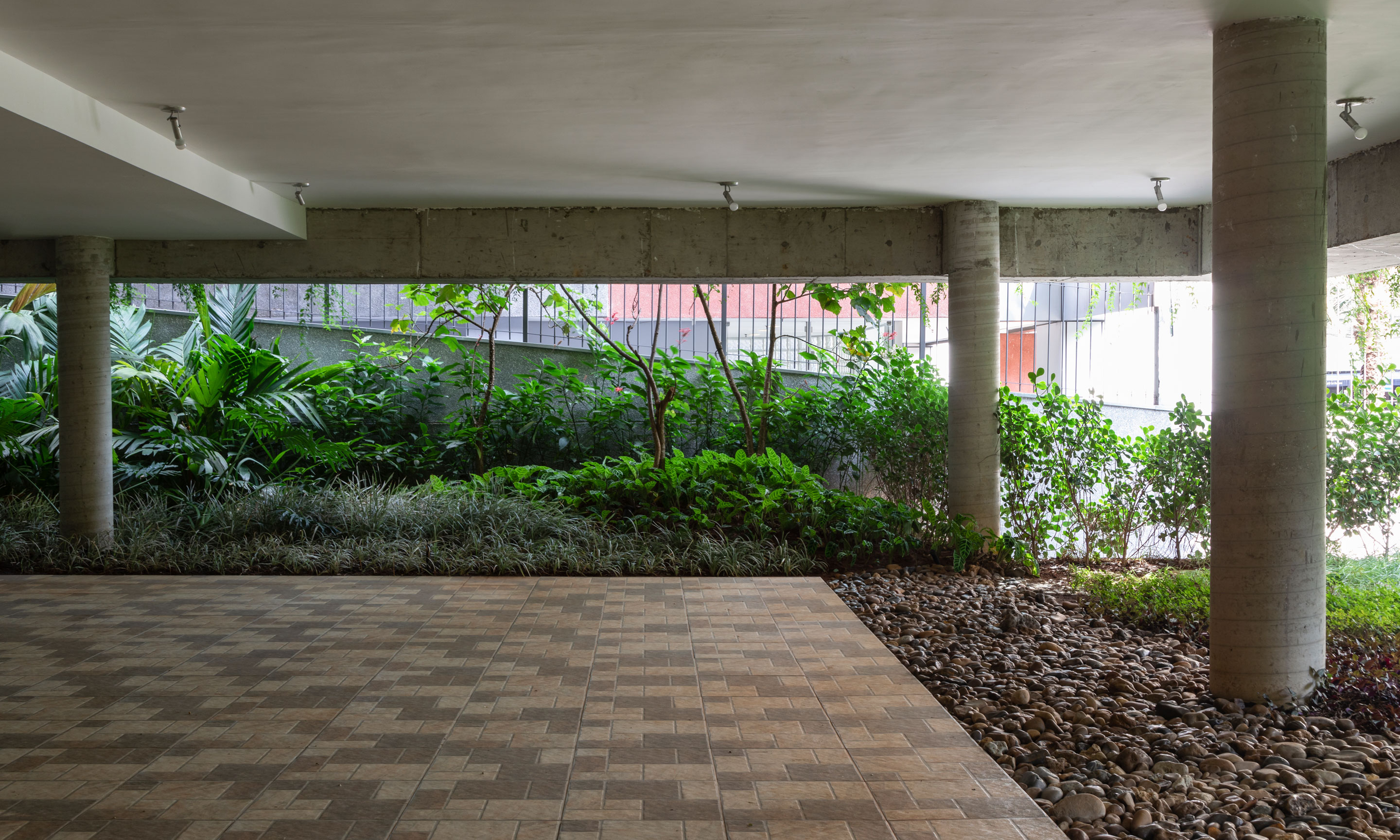 巴西绿色住宅楼，绿意盎然与城市景观相融-20