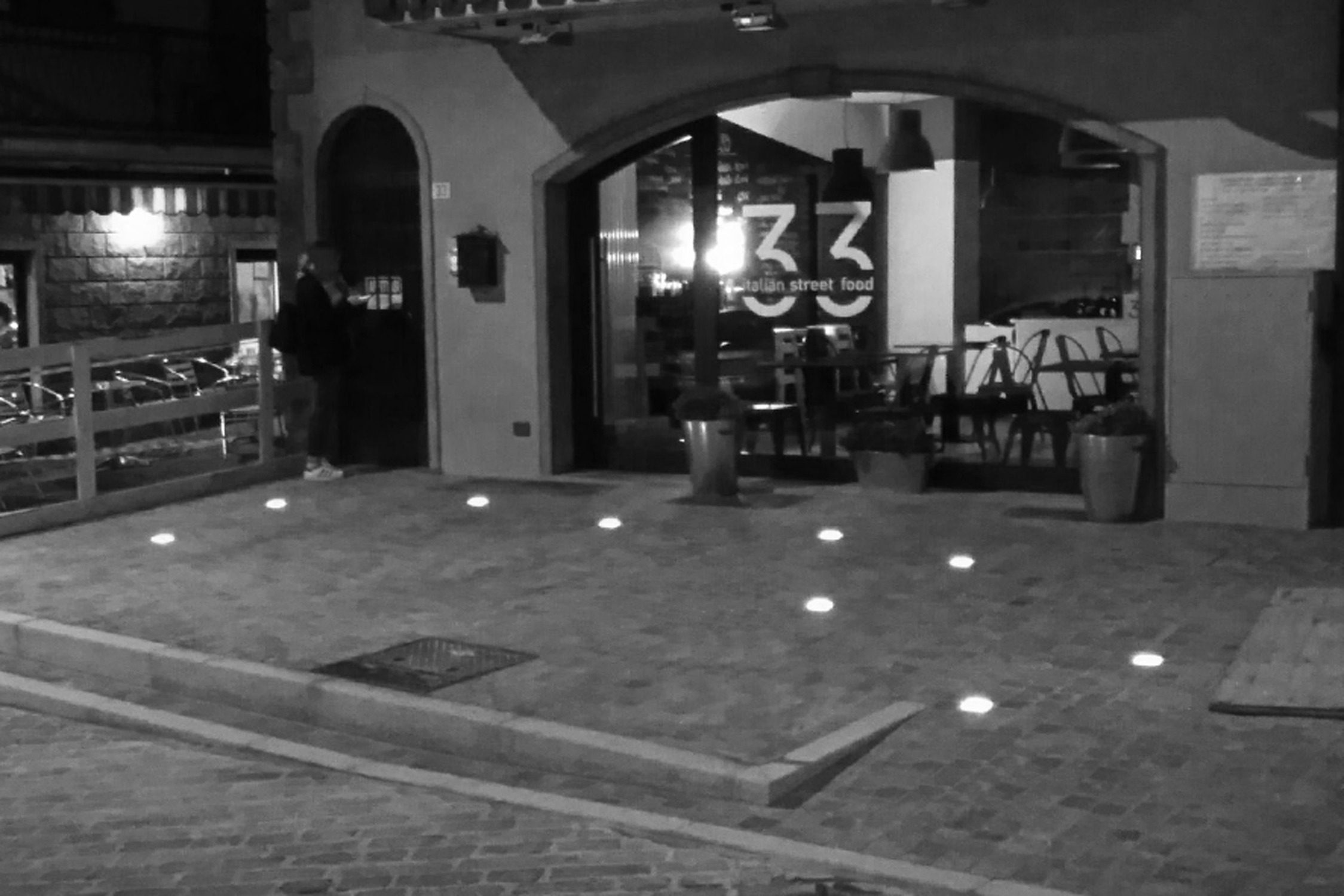 33 意大利街头美食餐厅 | 历史古镇中的年轻创新设计-8