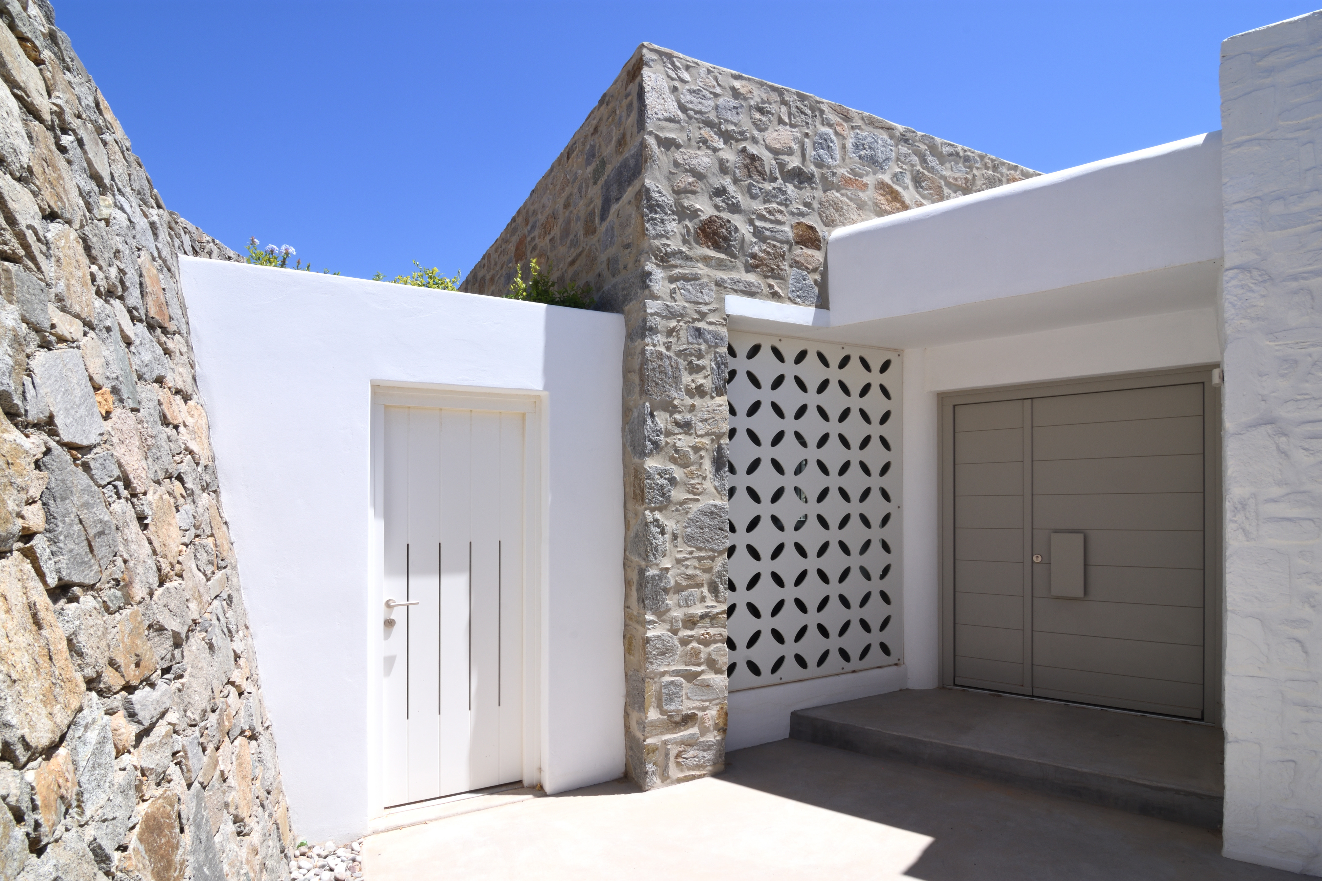 融合传统与当代的白色灵魂乡村别墅-0