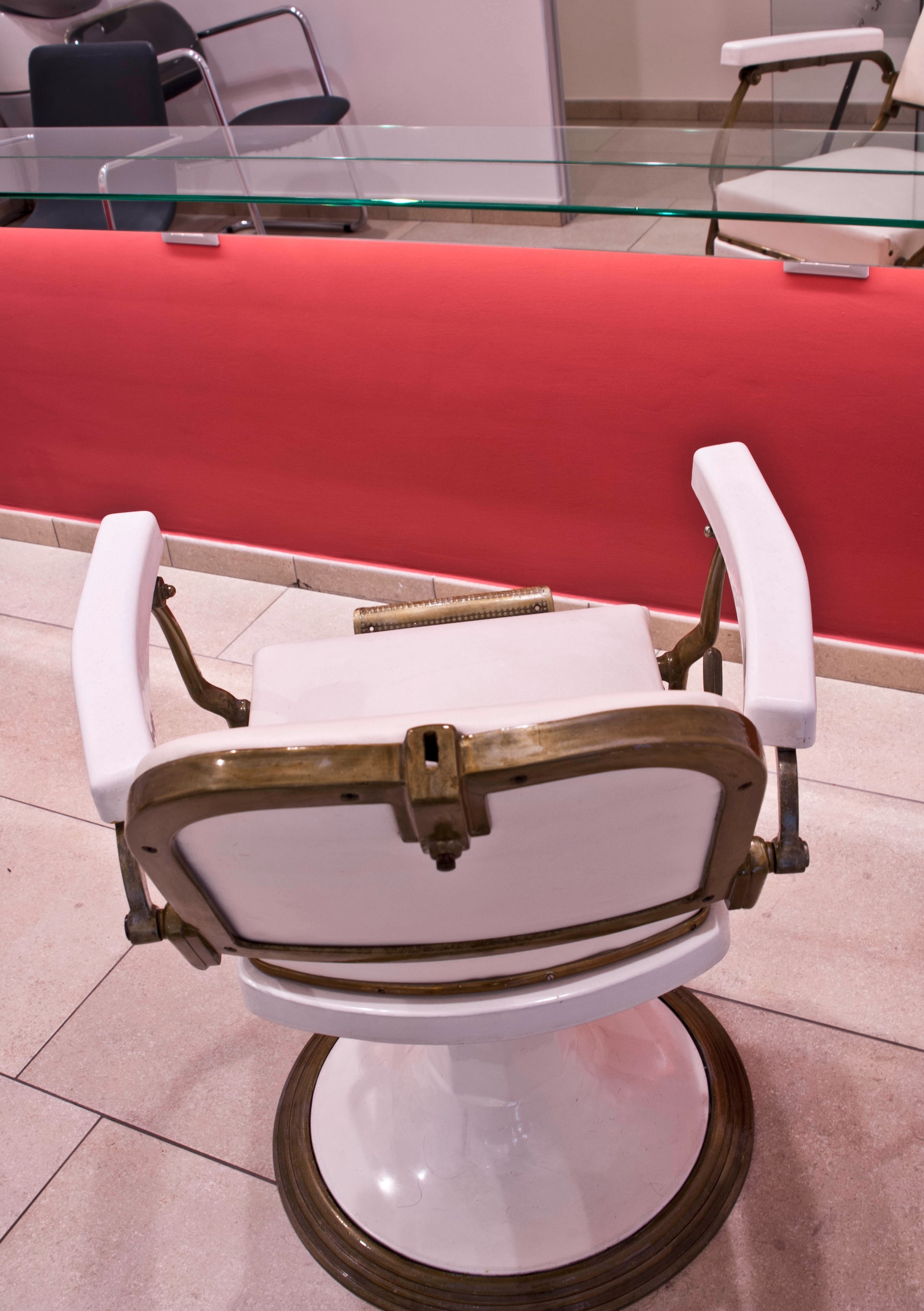 S 和 N 我理发店-12