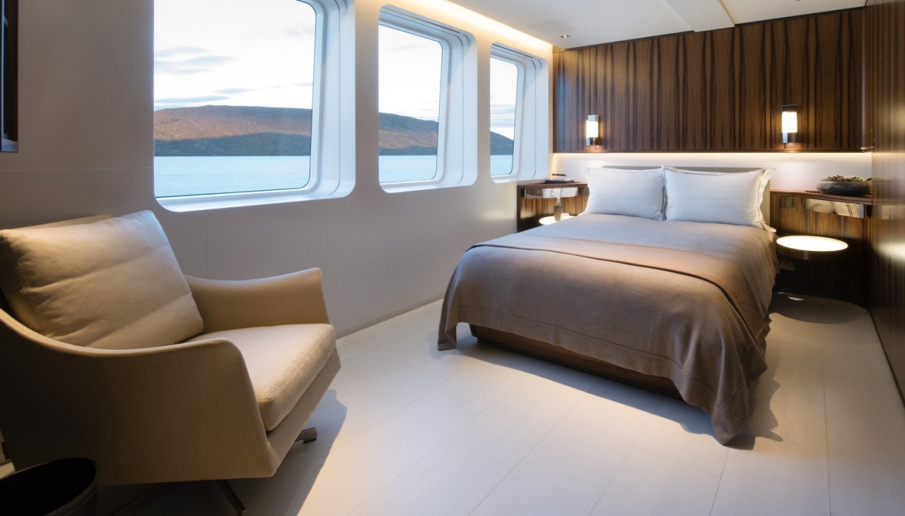 "Cloudbreak"号游艇 | 豪华室内设计与户外美景相得益彰-6