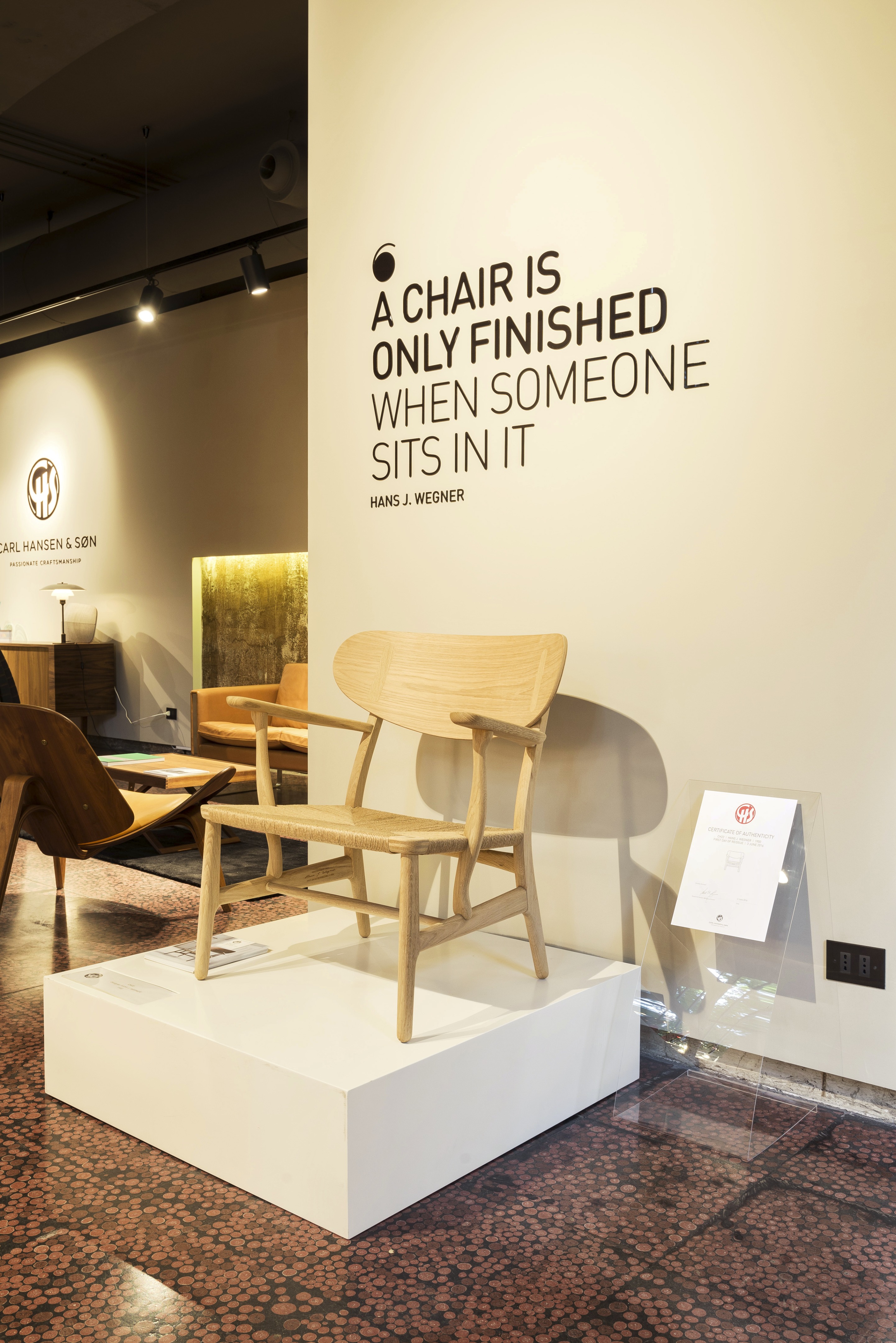 意大利首个 Carl Hansen & Søn 展示厅，简约北欧风遇见历史米兰空间-9