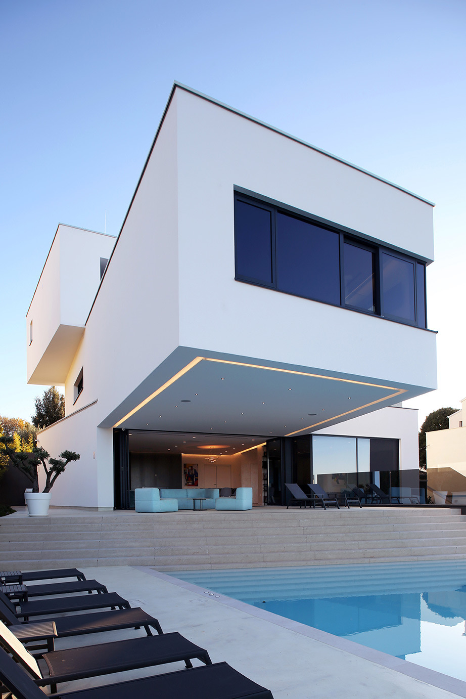 Villa Lucy | 简约时尚的海滨别墅设计-8