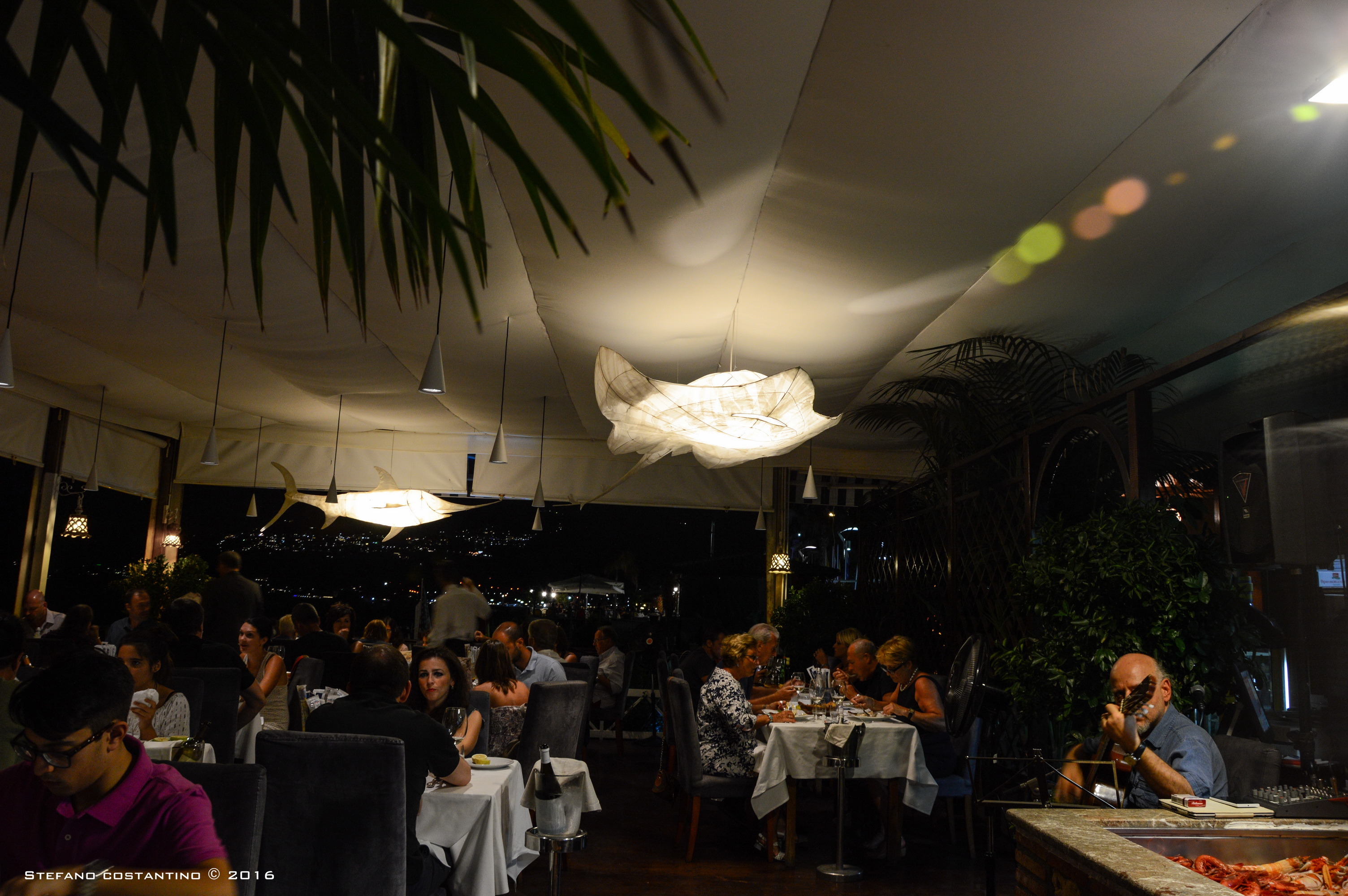 光怪陆离的海底餐厅-12