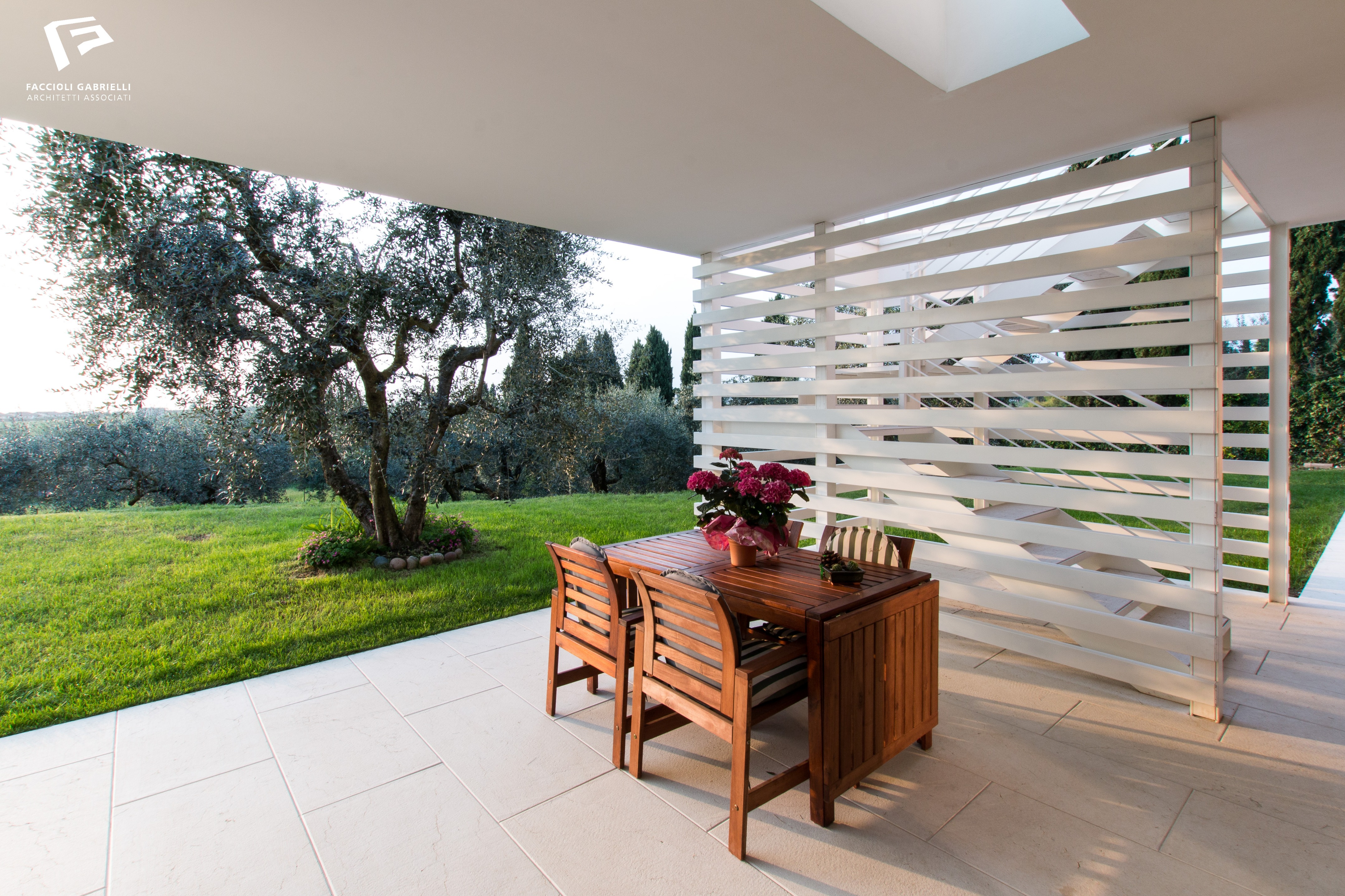 意式湖畔别墅-7