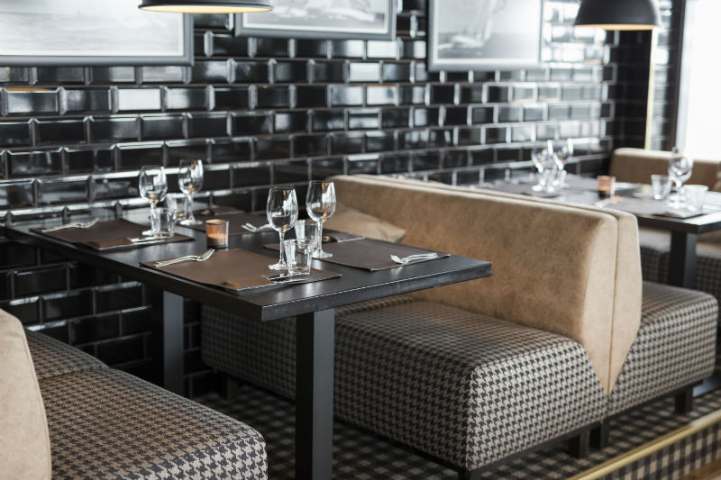 芬兰最大游艇码头餐厅翻新，打造年轻时尚的海鲜牛排馆-14