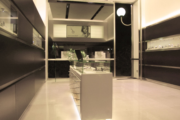 简约设计打造的高端珠宝店-6