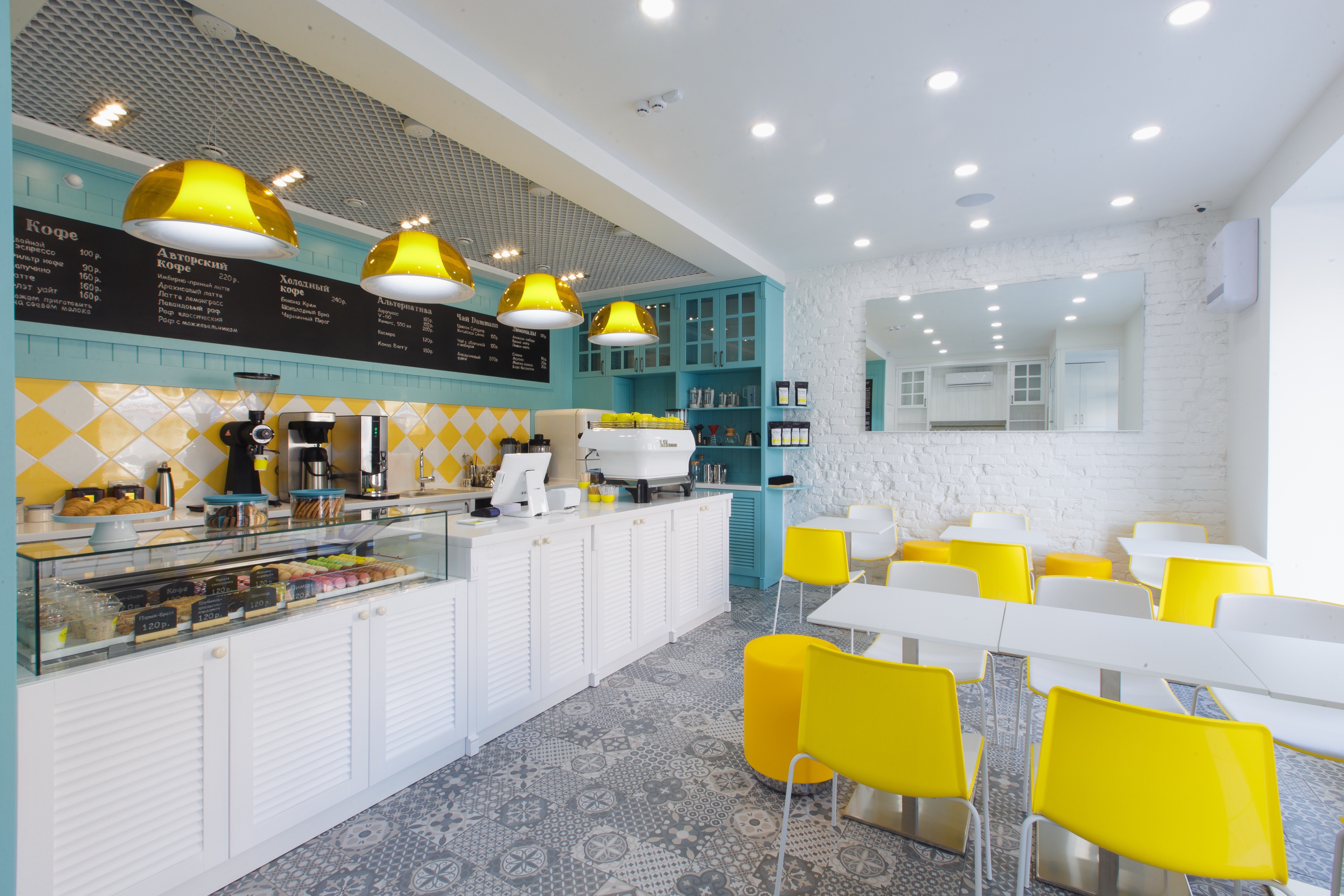 温馨简约,Omsk 城市中心的"Le Marc"咖啡厅-17