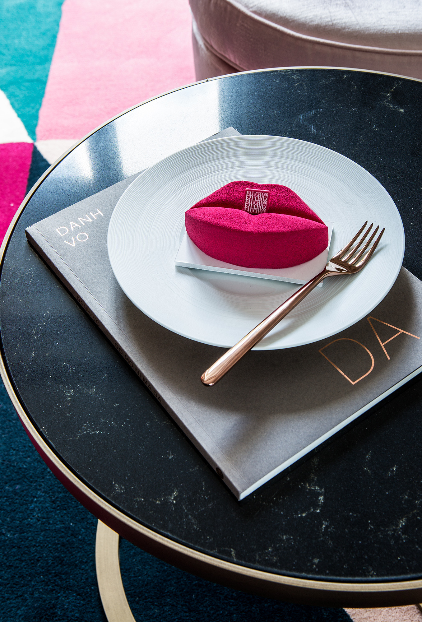 巴黎馥颂酒店 | 粉色与黑色演绎的法式浪漫-45