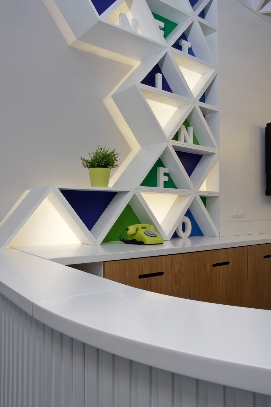 融合科技与复古的现代办公室设计-1