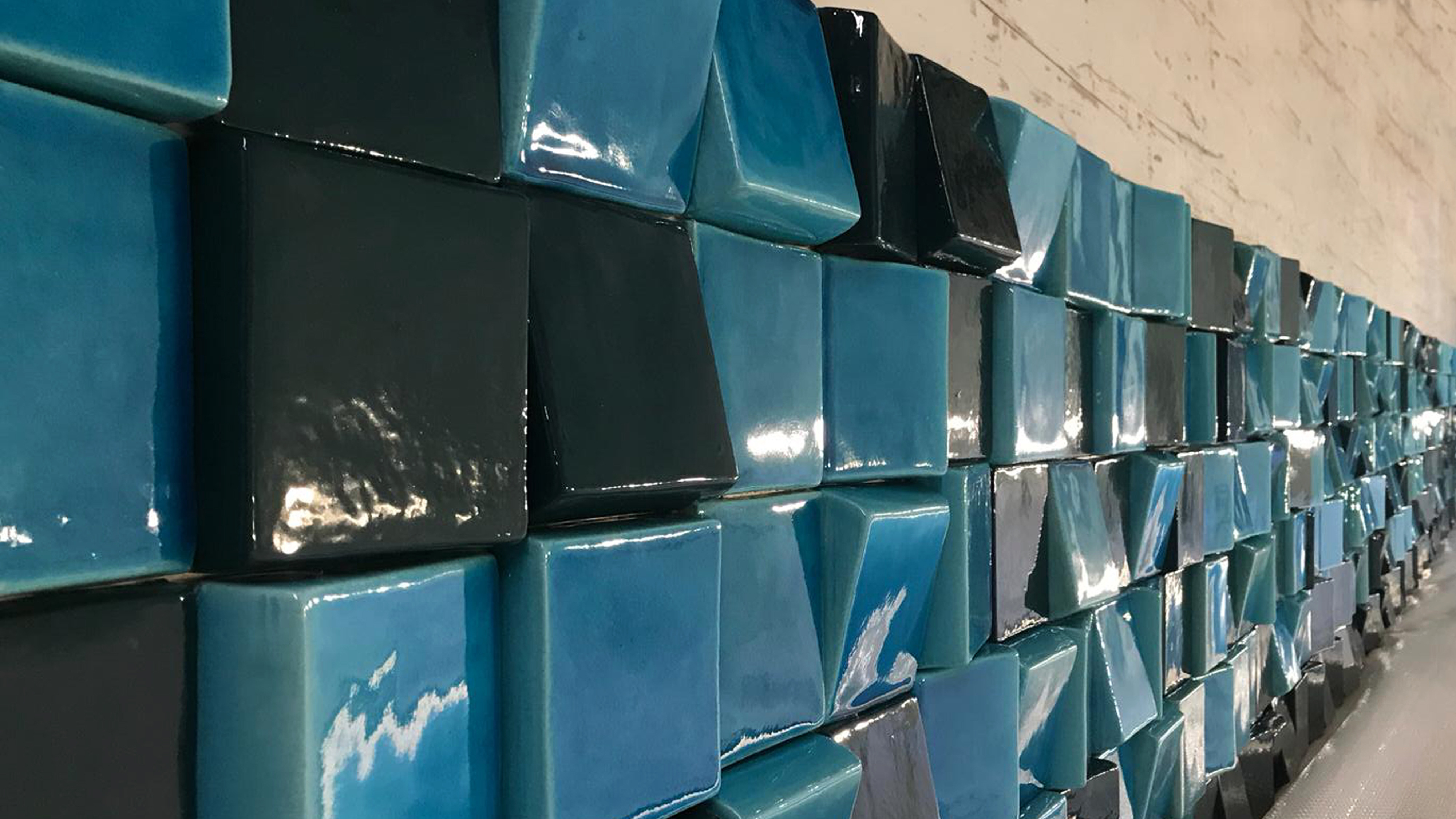 海洋主题餐厅的定制瓷砖艺术-1