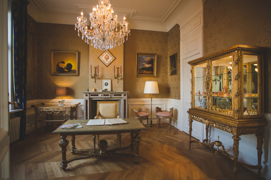 比利时 300 年历史古宅变身家具艺术展厅-1