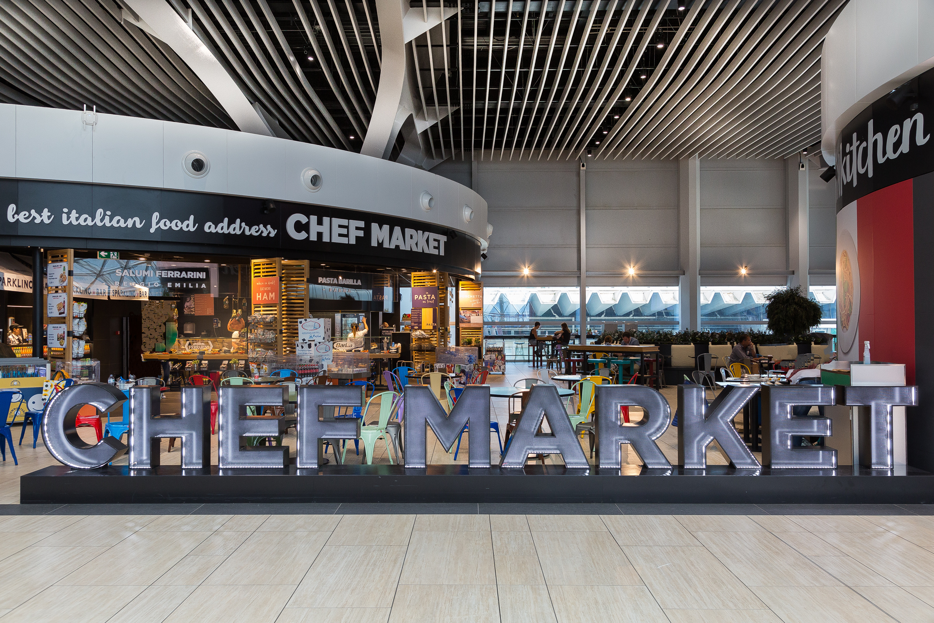 罗马菲乌米奇诺国际机场的非凡餐饮空间-0