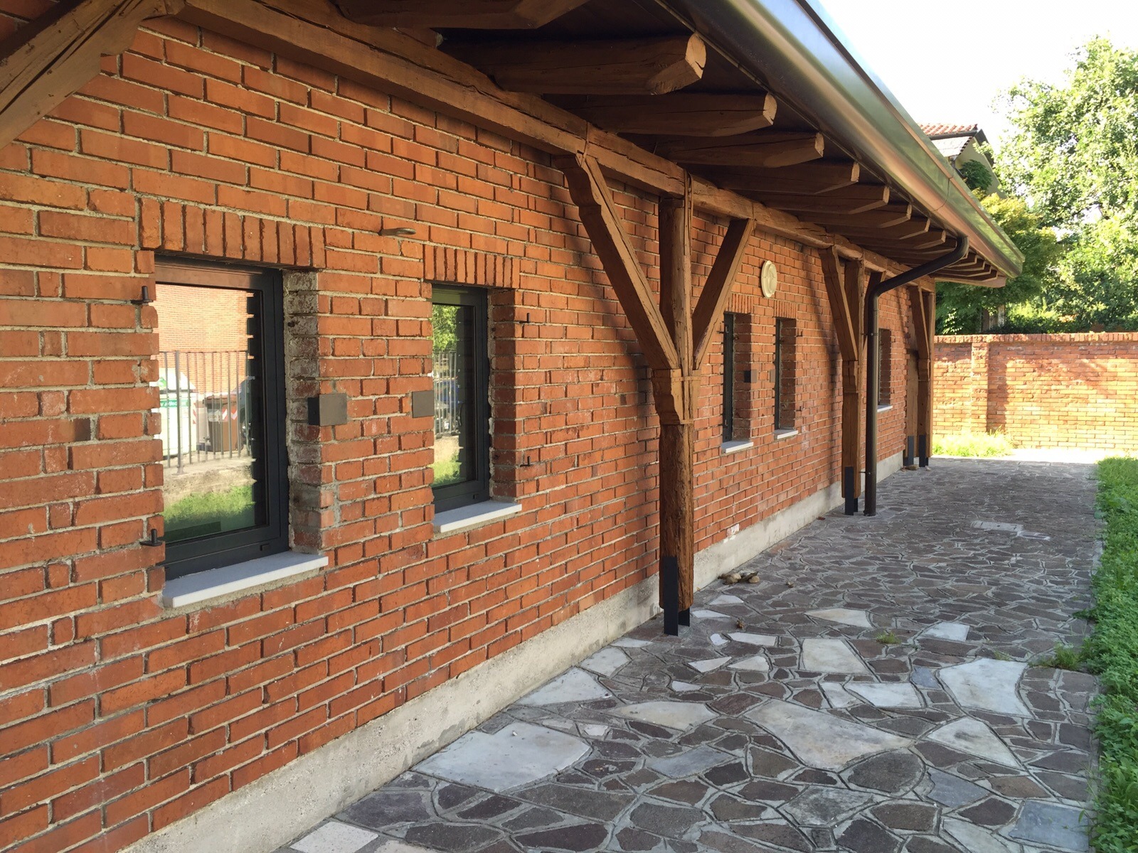 复古与现代交融的“纯洁之家”翻新设计-0