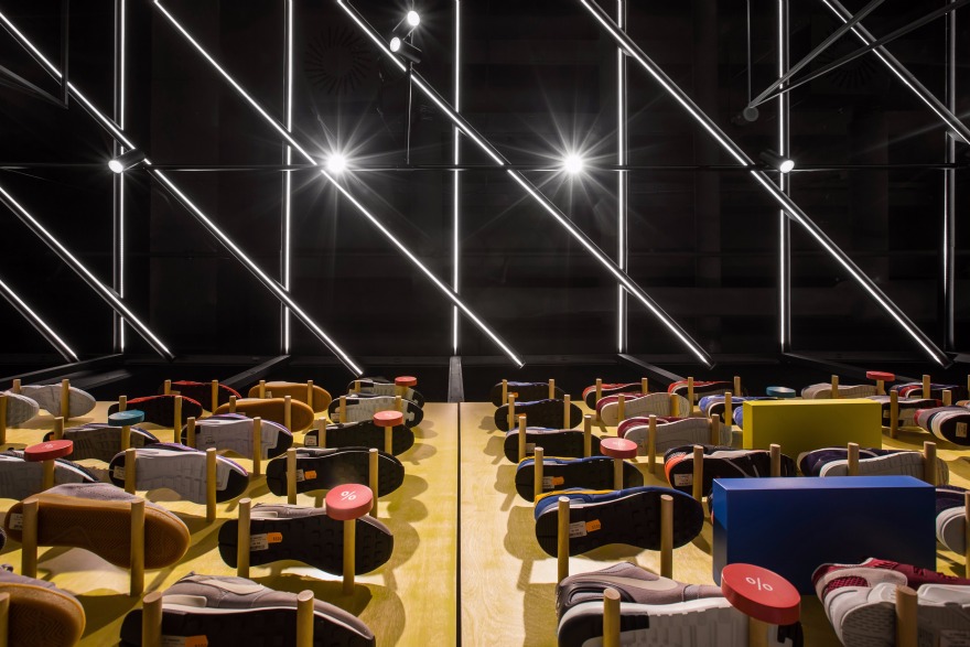 宇宙鞋潮 · Vilnius Ozas 展示空间-9