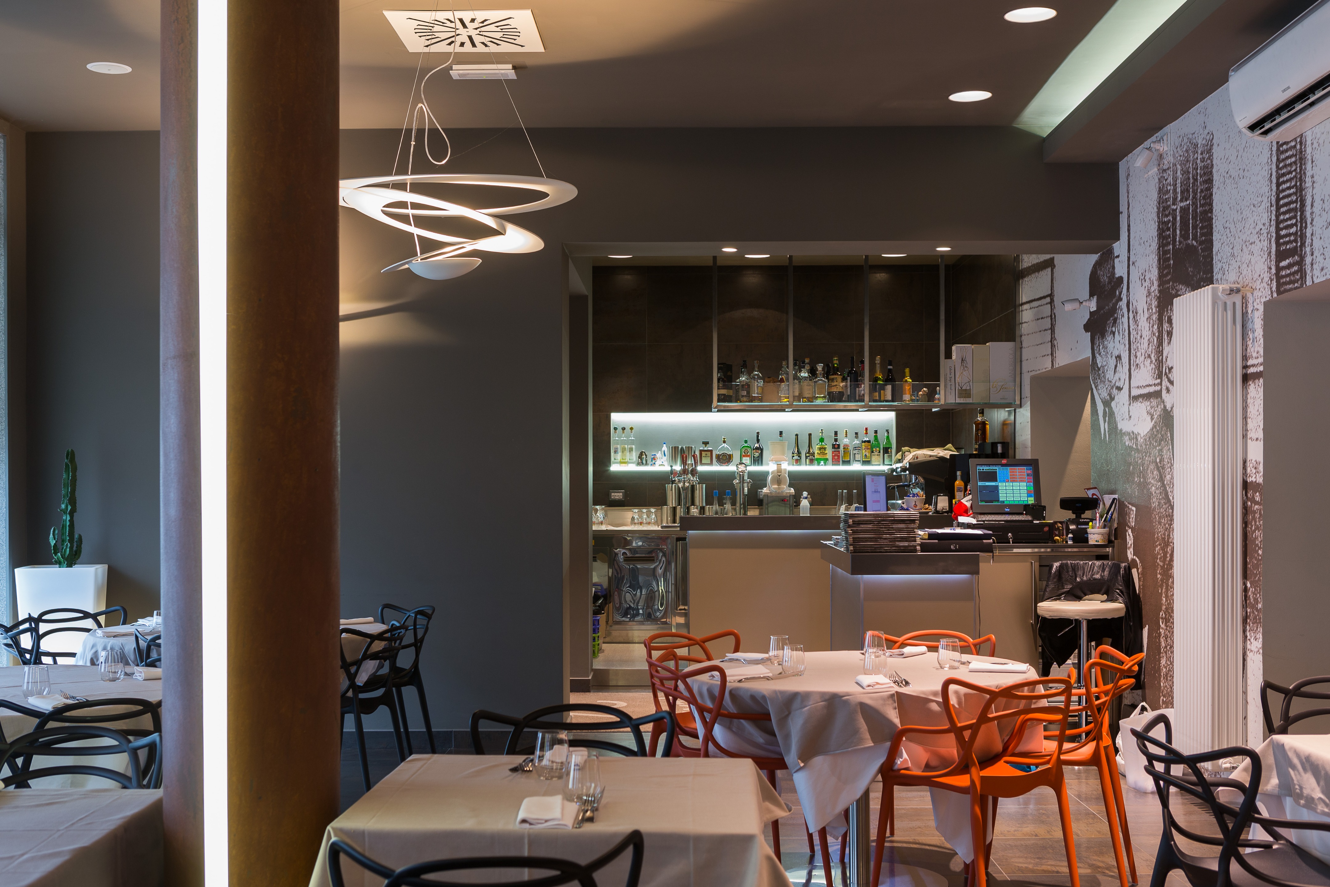 剧院式餐厅 Teatro 26 | 定制家具与光影艺术的完美融合-15