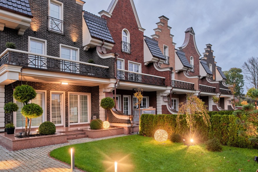 2017 年三层联排别墅影院式客厅设计-3