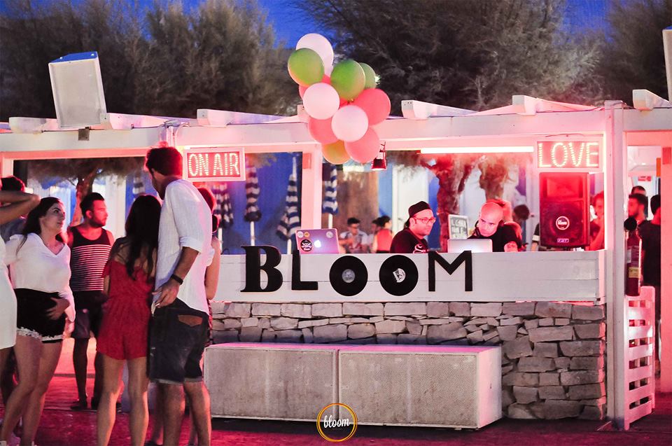 2013 年完成的 Bloom 海滩酒吧 | 木质结构与海洋风情的完美融合-16