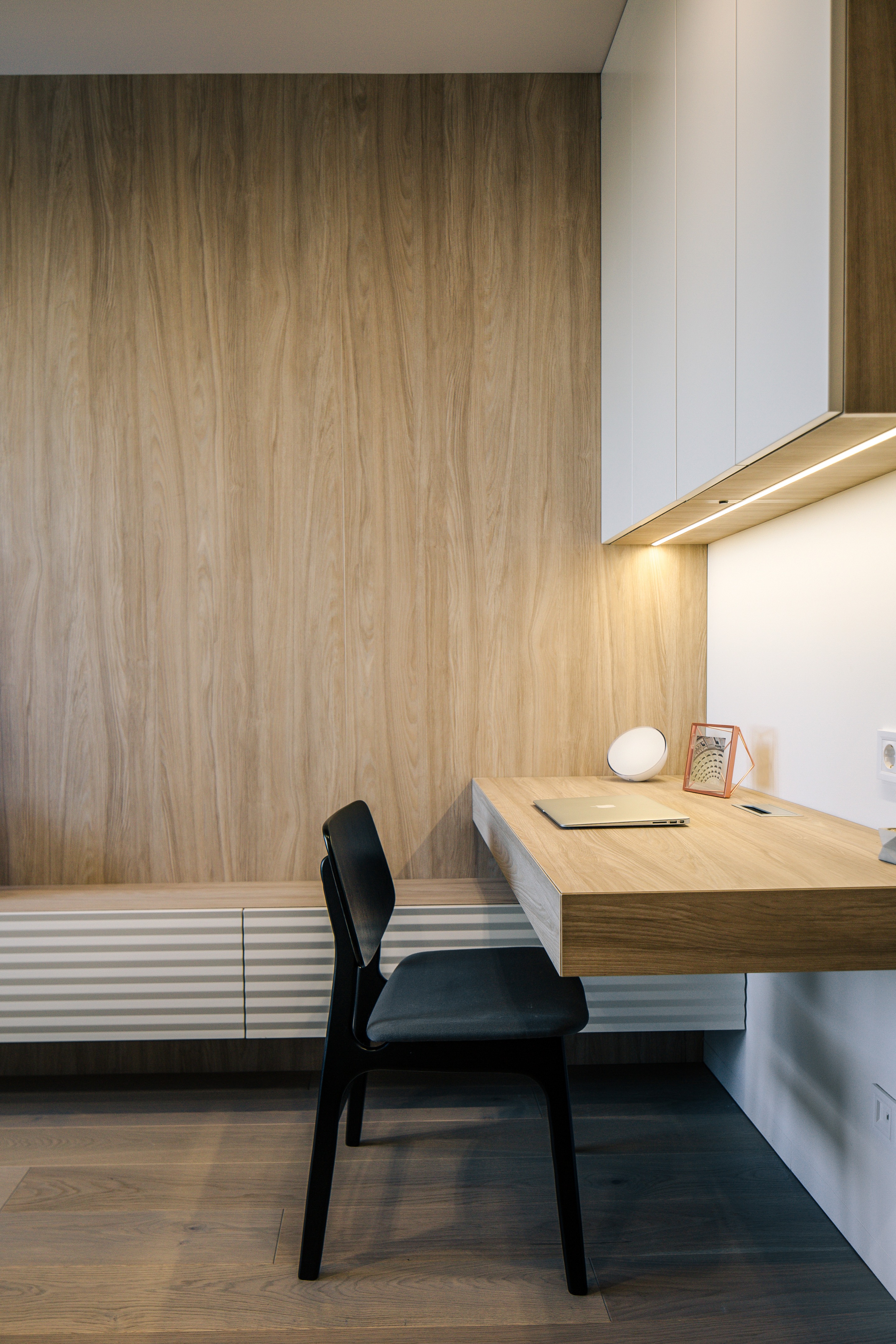 2018 灰色调室内设计案例 | 定制家具营造温馨空间-10