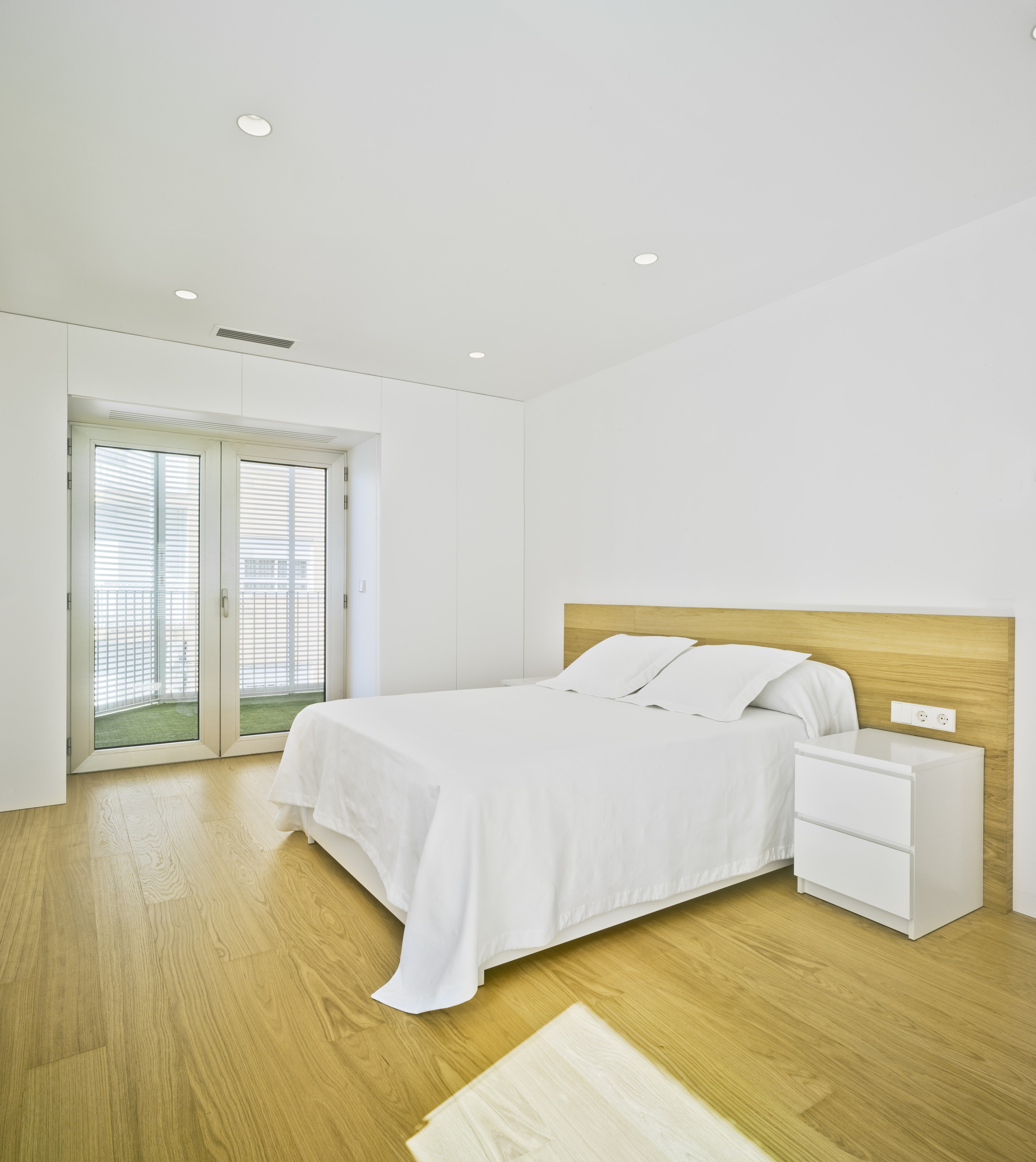 空间优化与功能融合的西班牙住宅改造-14