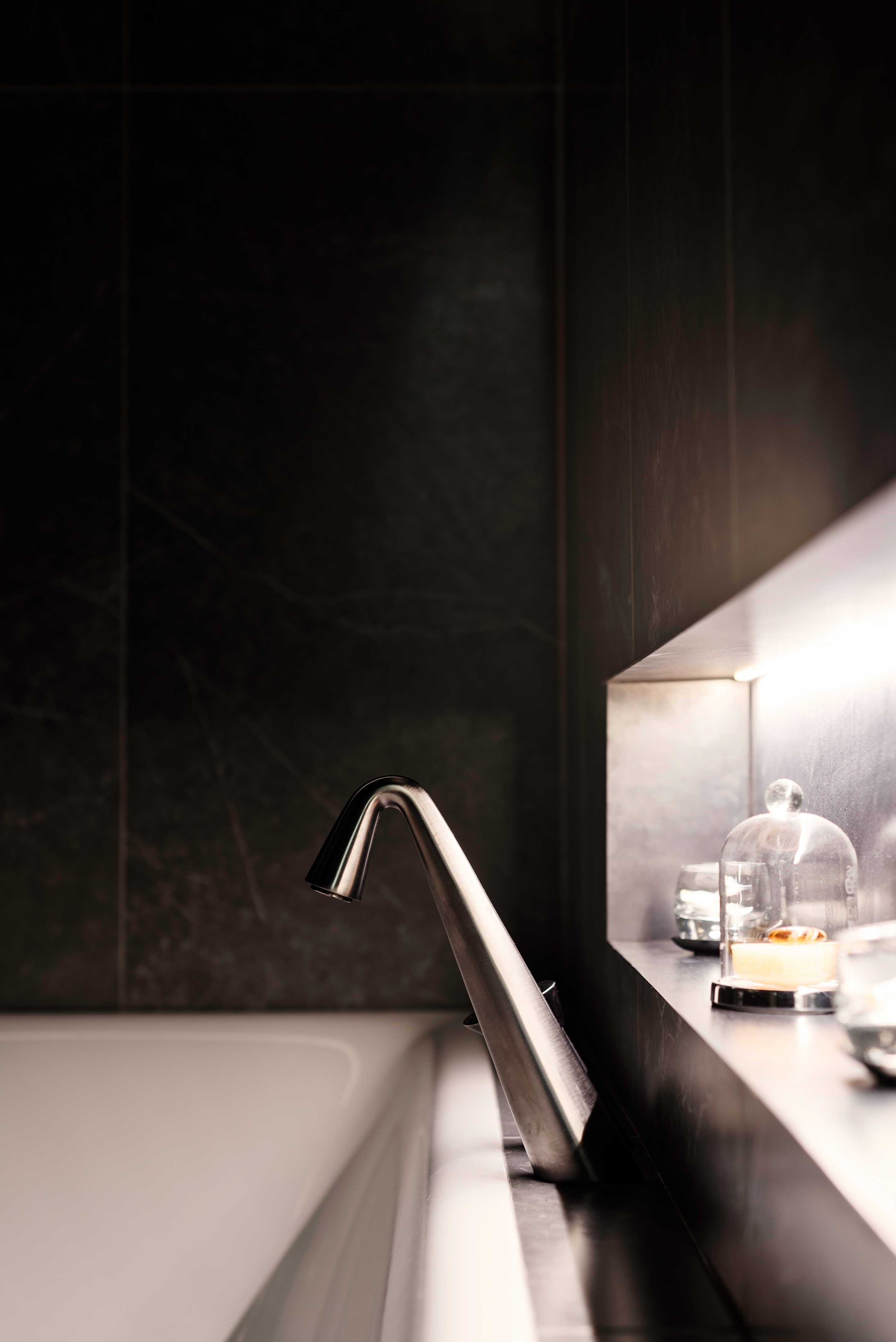 Akua Showroom 打造现代卫浴空间，自然元素与功能的完美结合-9