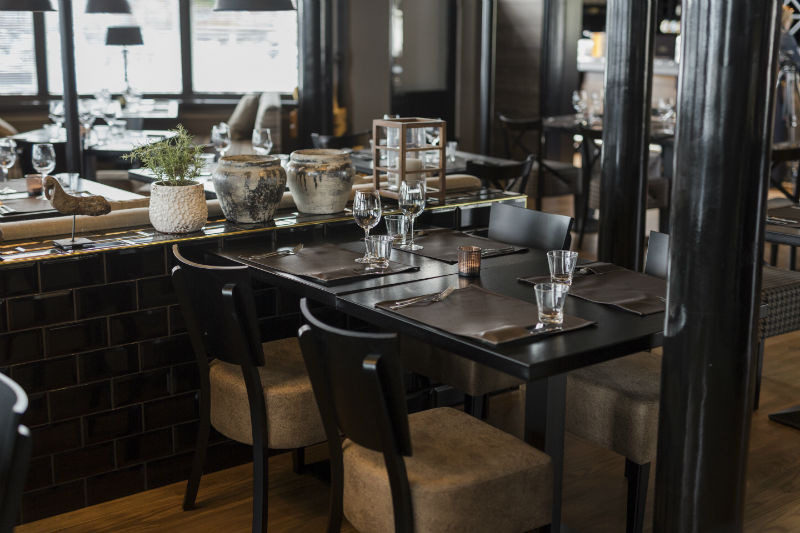 芬兰最大游艇码头餐厅翻新，打造年轻时尚的海鲜牛排馆-5