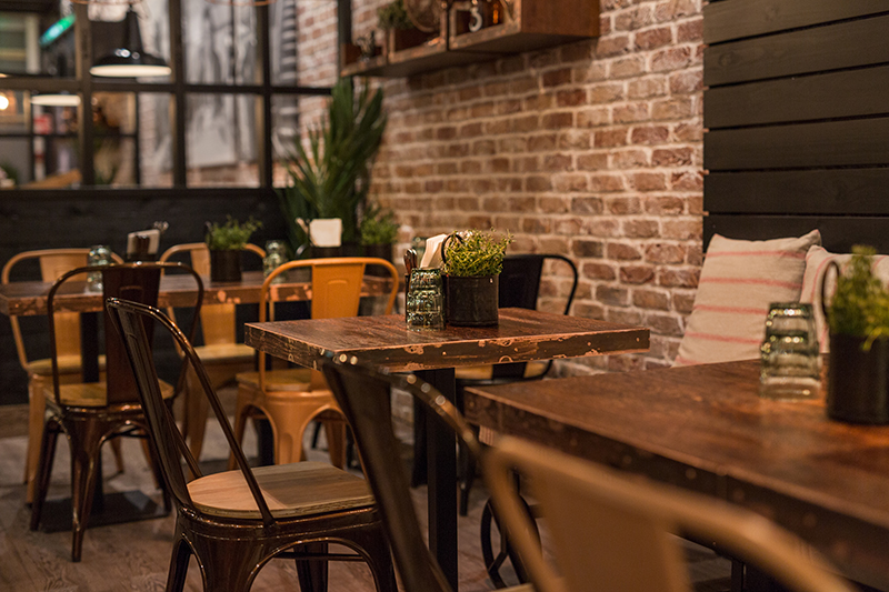 芬兰 Jumbo 购物中心的"Makaronitehdas"餐厅,工业风内饰引人入胜-11