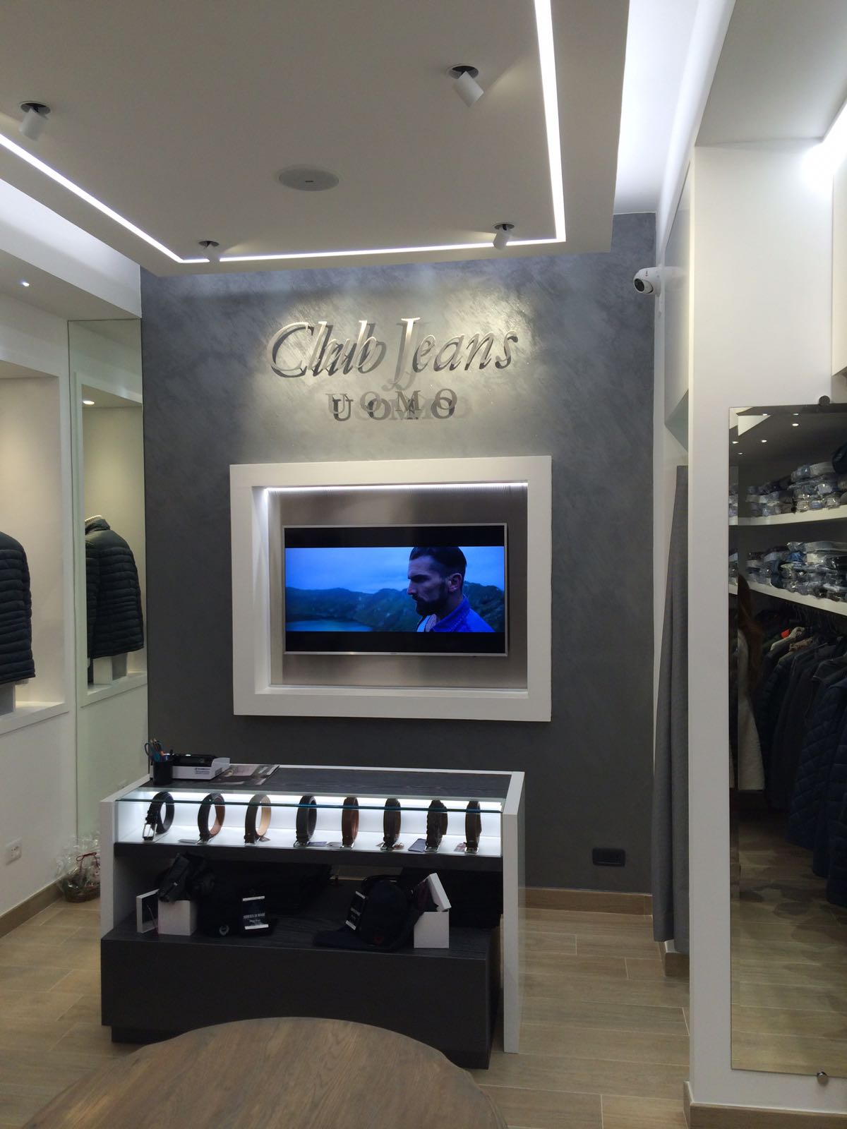 Club Jeans Uomo 照明设计-23