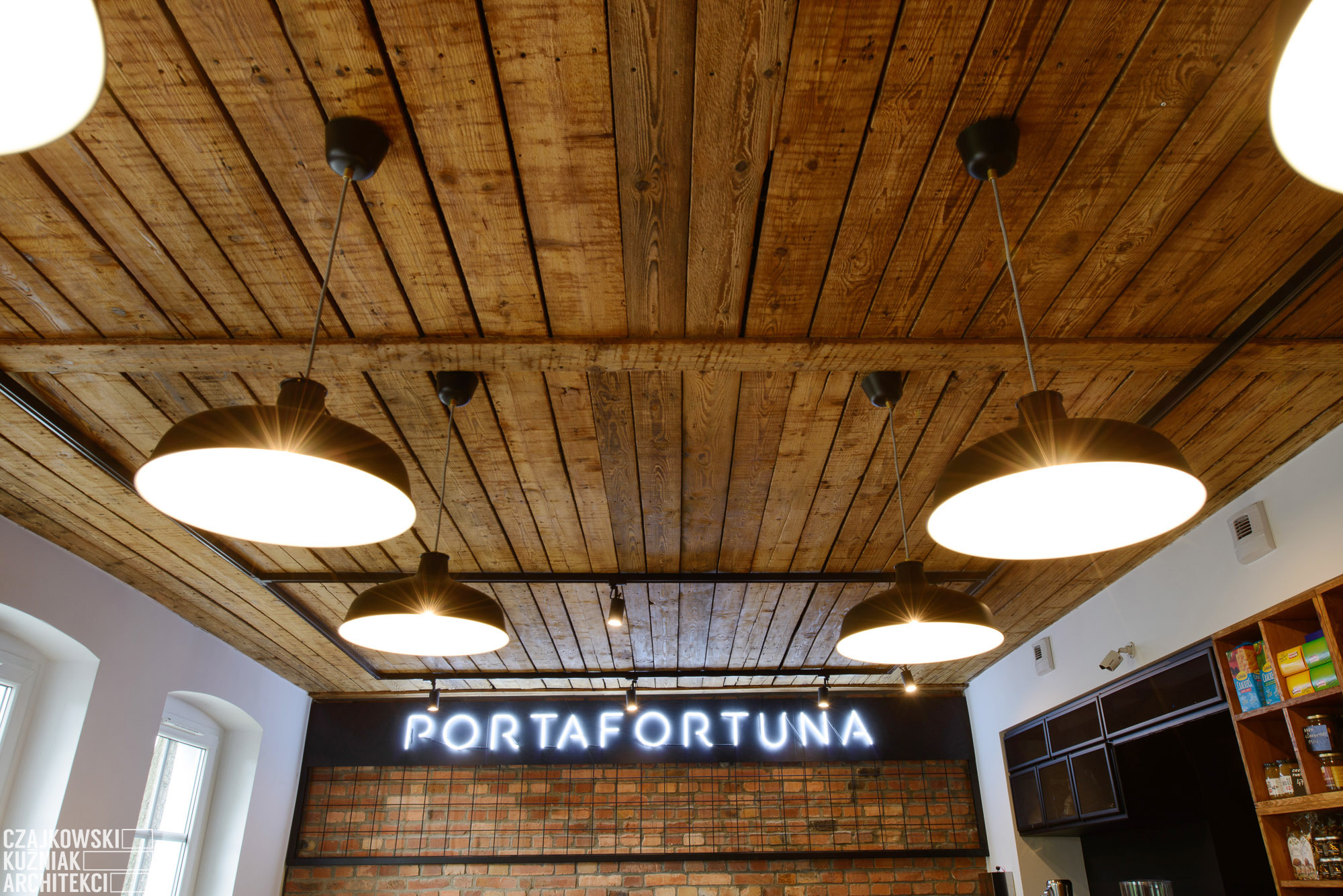 Portafortuna 卡托维兹店设计-11