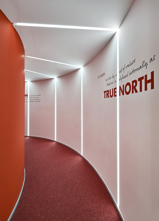 环形办公室的有机流动与自然光应用-19