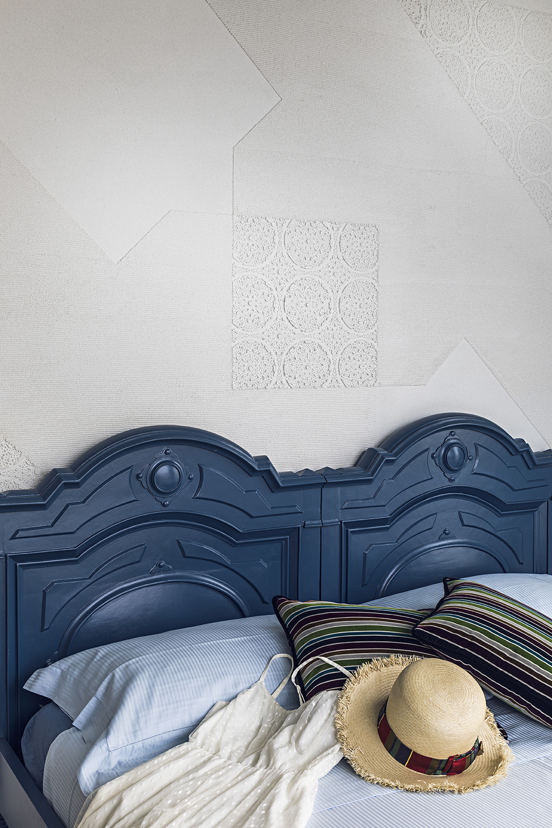 几何美学融合定制家居的意大利乡村别墅设计-12