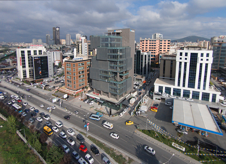 乌卢格·奥托莫蒂夫办公大楼-15