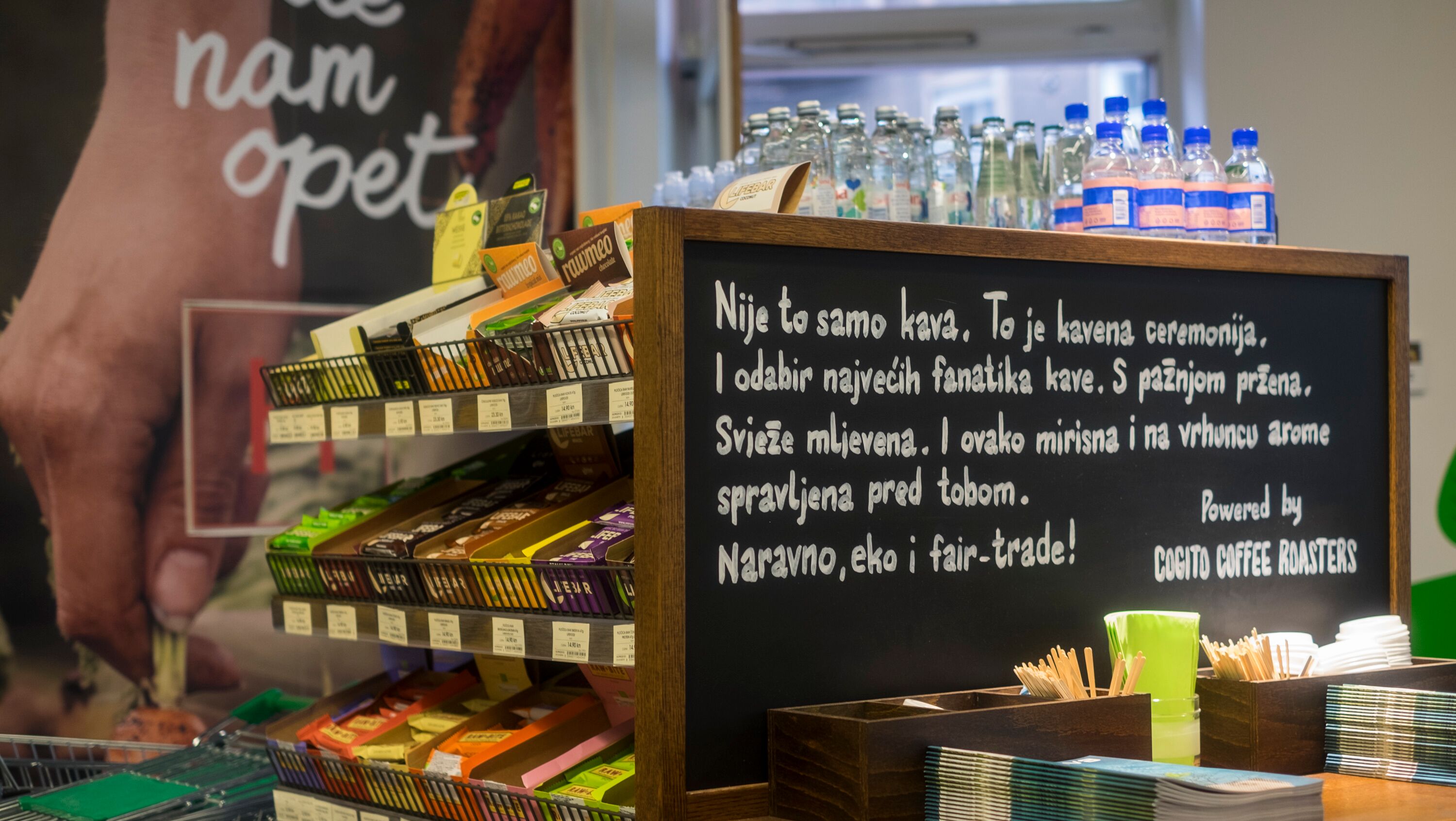 Bio&bio 生态产品店内的绿色咖啡空间-11