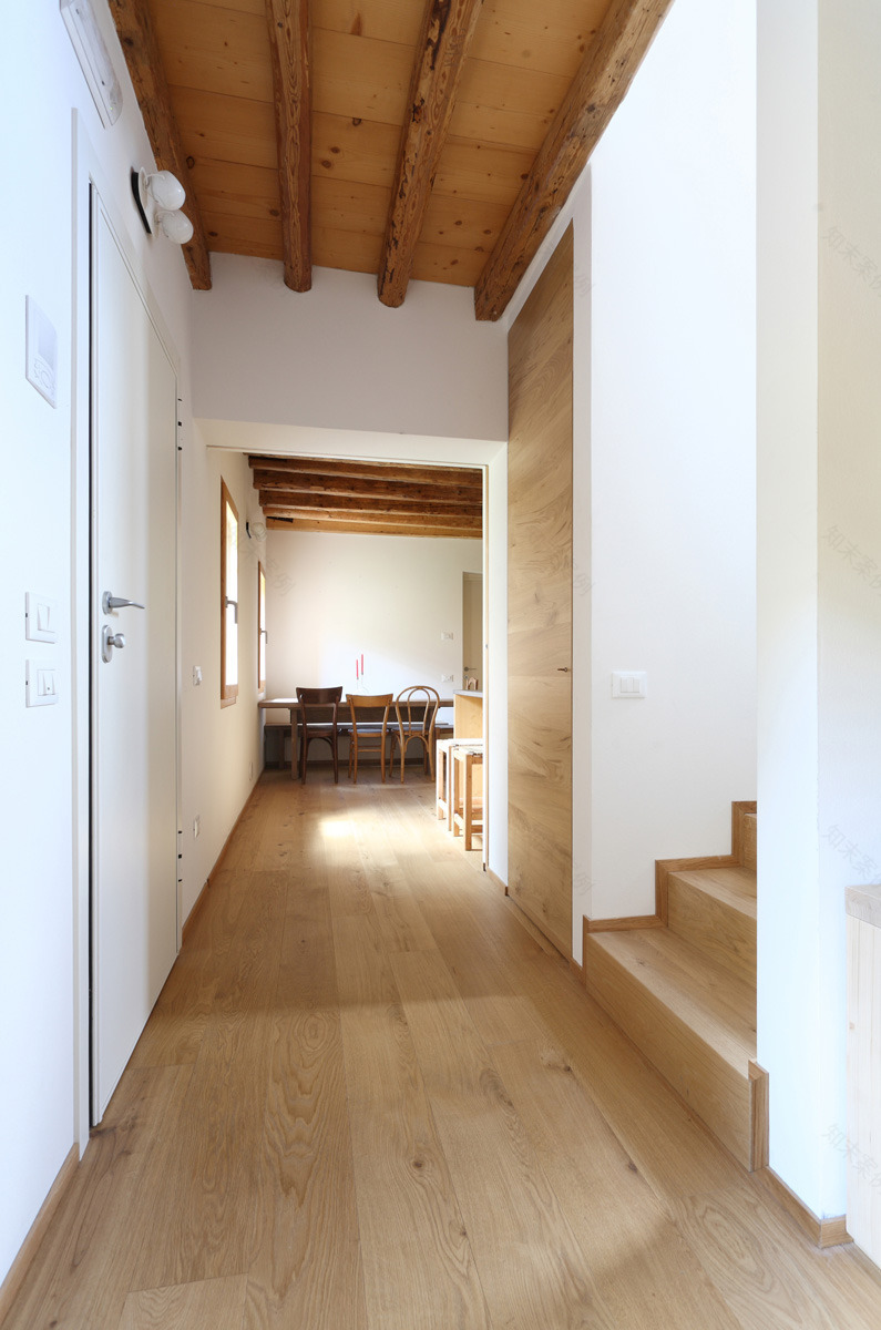 私人住宅的优雅木质设计-0