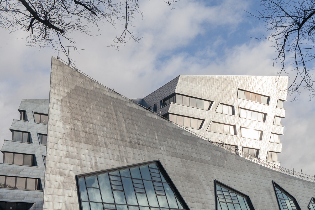 Durham 大学新 Ogden 中心 | 螺旋形木质立面与可持续设计的完美结合-21