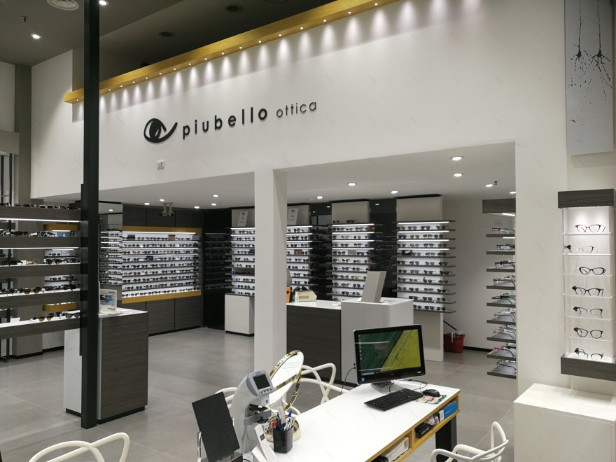 Ottica Piubello 购物中心的工业风设计-11