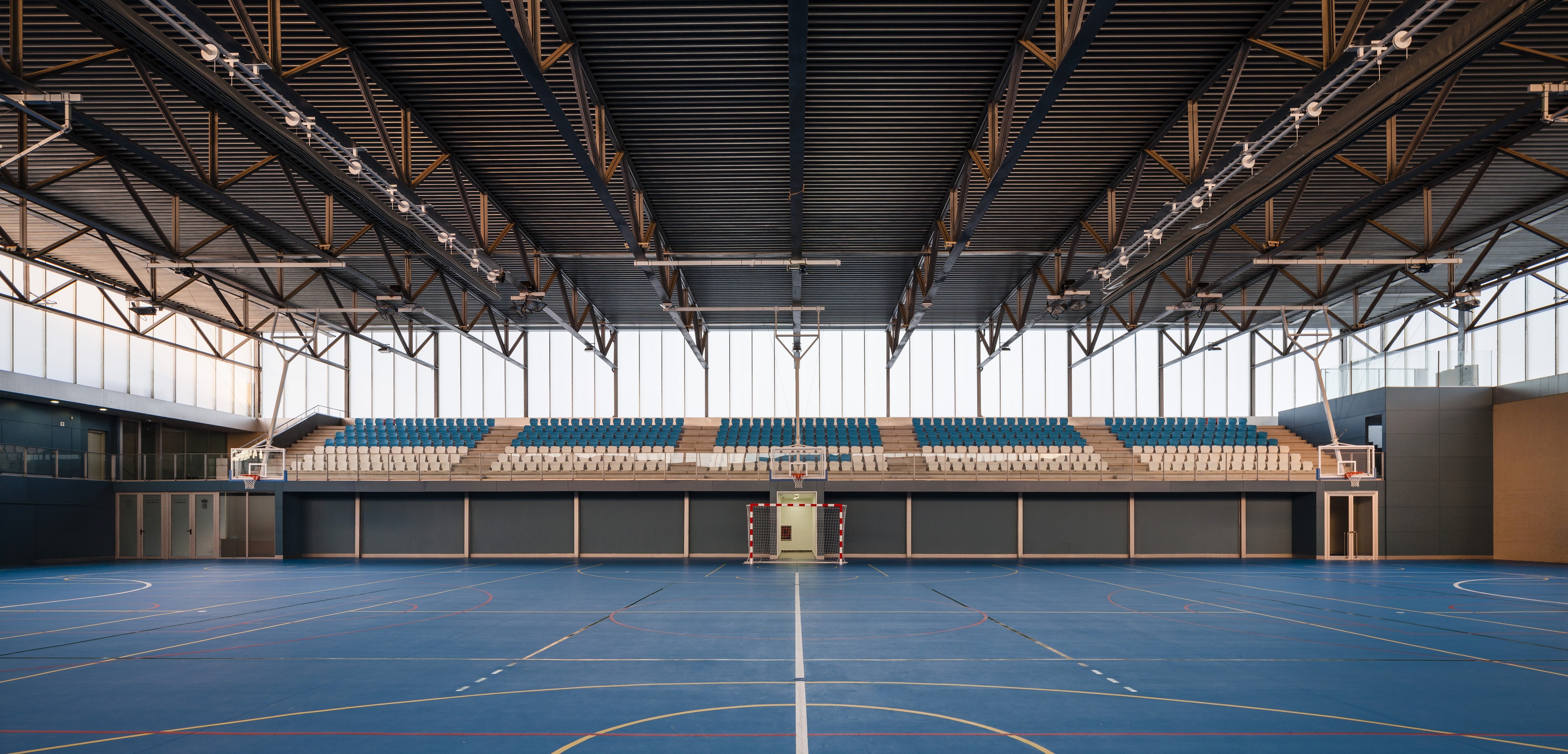 赛维利亚体育馆 | 功能与美感的完美结合-8