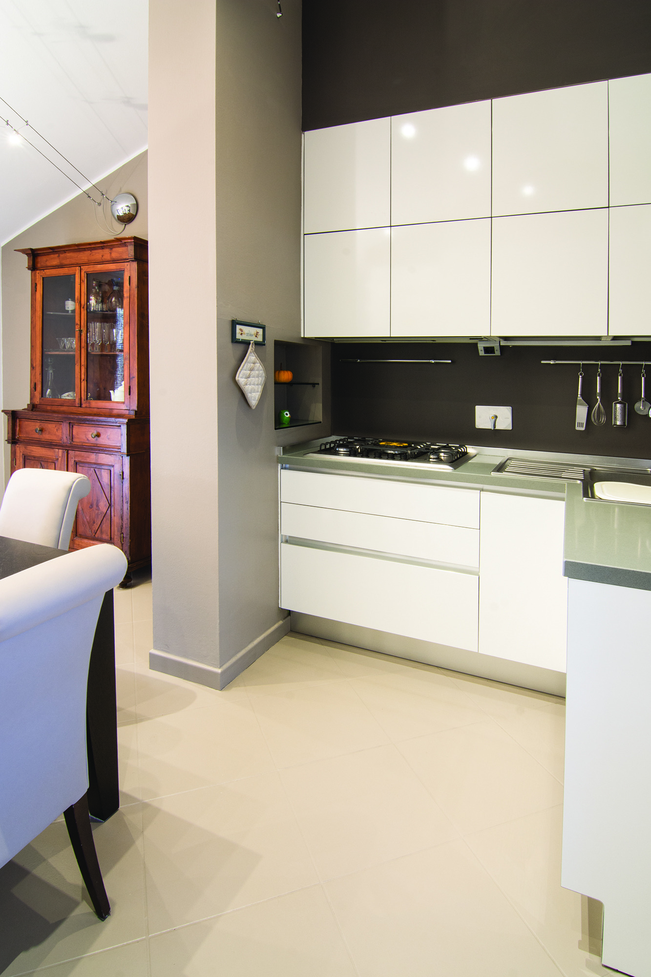 几何形状阁楼 | 从冷漠到温馨的蜕变-47