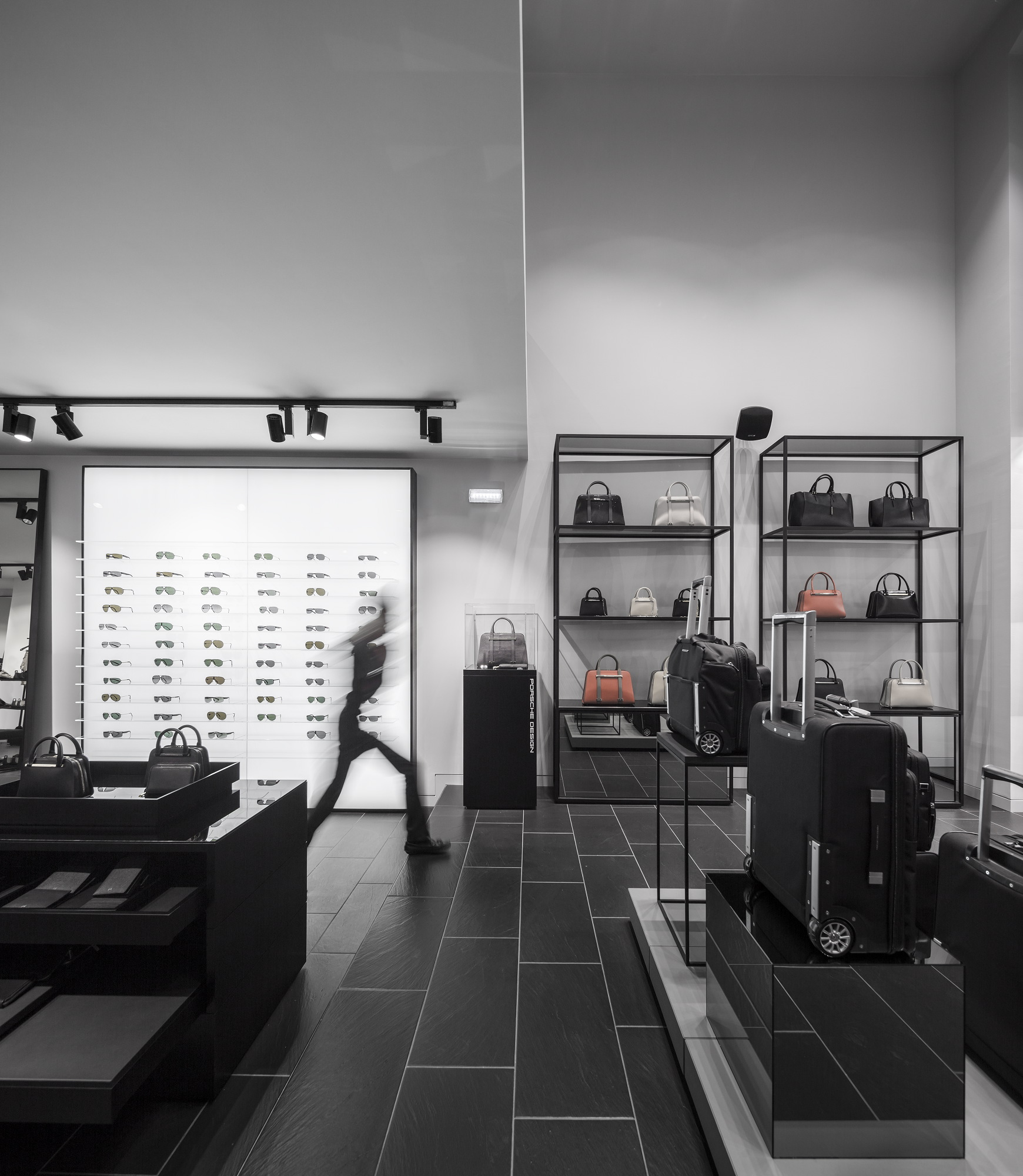 Porsche Design 打造豪华购物空间-5