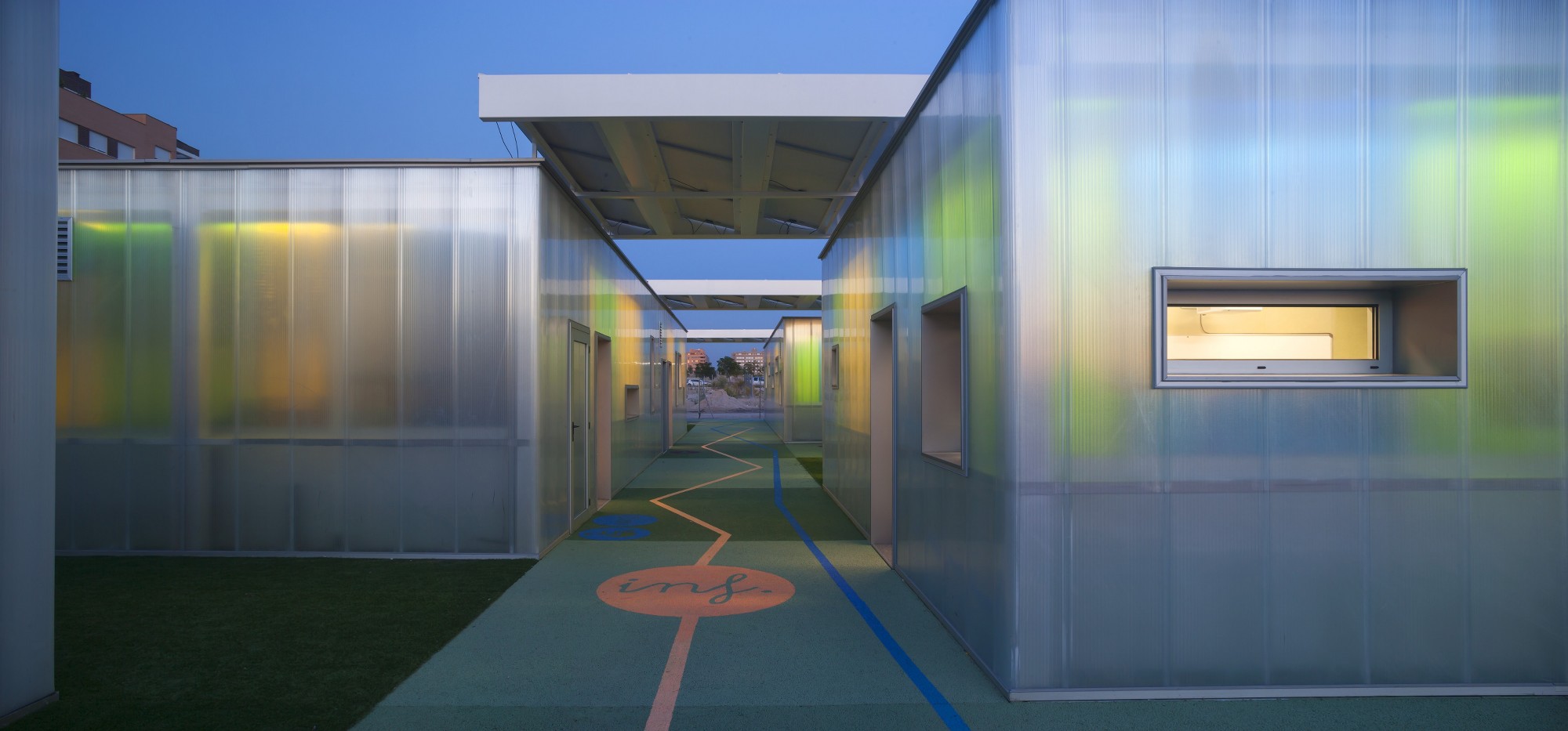 加州双层玻璃校园建筑设计-16