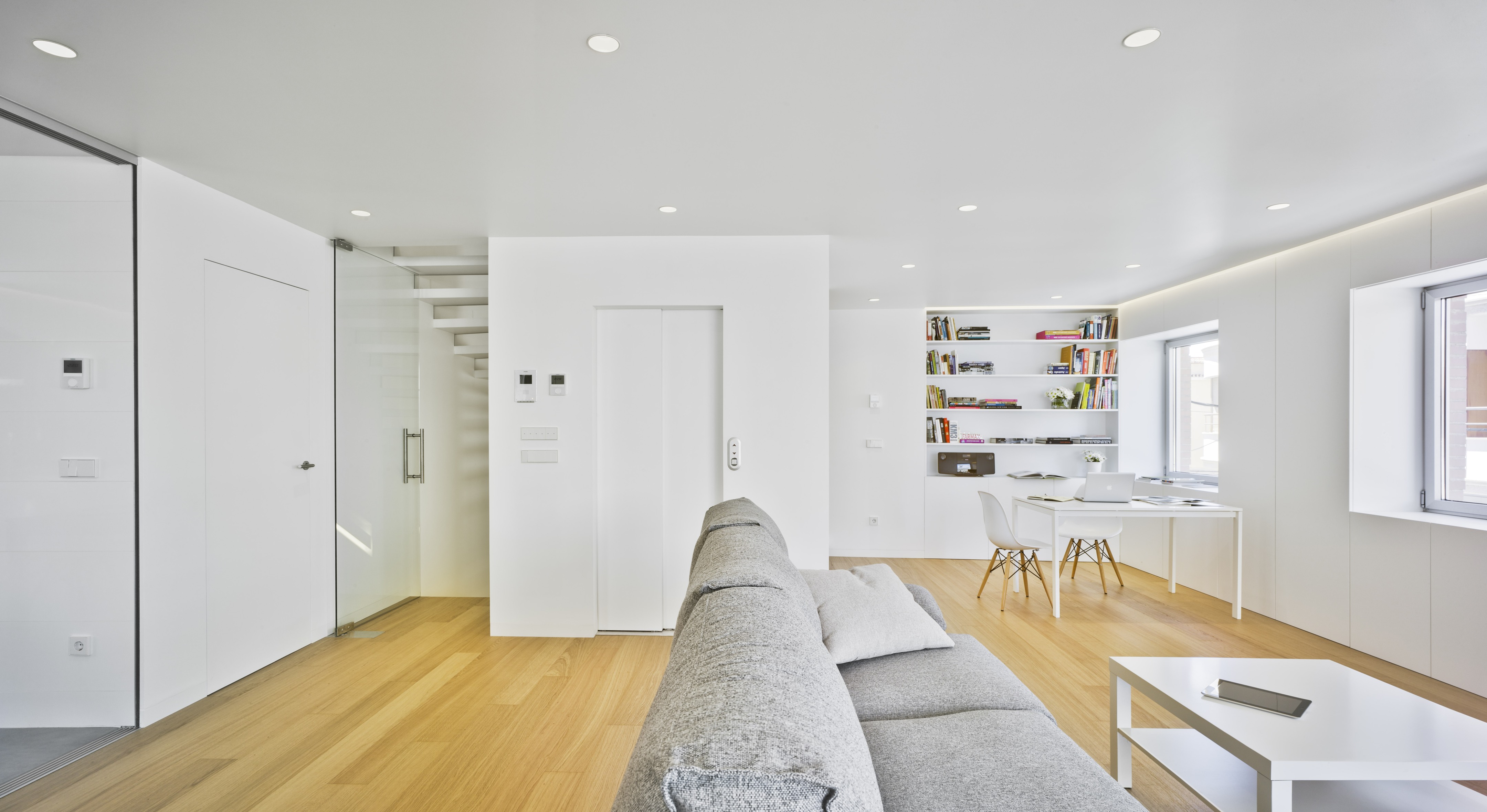 空间优化与功能融合的西班牙住宅改造-7